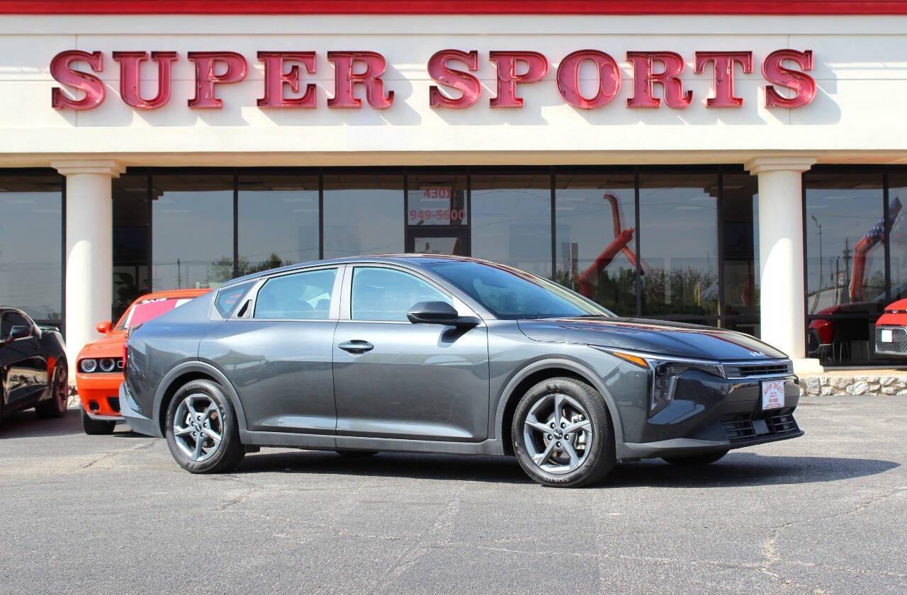 2025 Charcoal Kia K4 LX (3KPFT4DE7SE) with an 2.0L I4 147hp 132ft. lbs. SULEV 2.0L I4 engine, CVT transmission, located at 4301 NW 39th , Oklahoma City, OK, 73112, (405) 949-5600, 35.512135, -97.598671 - NO DRIVERS LICENCE -NO FULL COVERAGE INSURANCE - NO CREDIT CHECK. COME ON OVER TO SUPERSPORTS, TAKE A LOOK AND TEST DRIVE. PLEASE GIVE US A CALL AT (405) 949-5600. NO LICENCIA DE CONDUCIR - NO SEGURO DE COBERTURA TOTAL - NO VERIFICACION DE CREDITO. VISITENOS EN SUPERSPORTS, MIRE NUESTRO - Photo#0