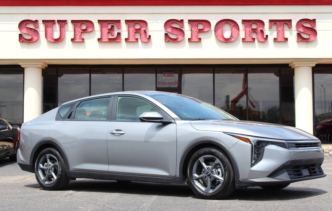 2025 Gray Kia K4 LX (3KPFT4DE0SE) with an 2.0L I4 147hp 132ft. lbs. SULEV 2.0L I4 engine, CVT transmission, located at 4301 NW 39th , Oklahoma City, OK, 73112, (405) 949-5600, 35.512135, -97.598671 - NO DRIVERS LICENCE -NO FULL COVERAGE INSURANCE - NO CREDIT CHECK. COME ON OVER TO SUPERSPORTS, TAKE A LOOK AND TEST DRIVE. PLEASE GIVE US A CALL AT (405) 949-5600. NO LICENCIA DE CONDUCIR - NO SEGURO DE COBERTURA TOTAL - NO VERIFICACION DE CREDITO. VISITENOS EN SUPERSPORTS, MIRE NUESTRO - Photo#0