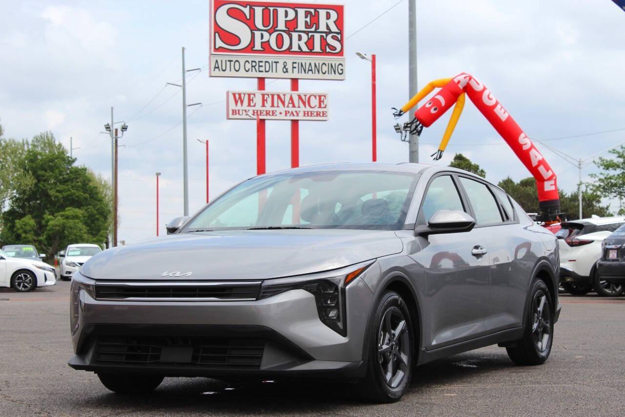 2025 Gray Kia K4 LX (3KPFT4DE0SE) with an 2.0L I4 147hp 132ft. lbs. SULEV 2.0L I4 engine, CVT transmission, located at 4301 NW 39th , Oklahoma City, OK, 73112, (405) 949-5600, 35.512135, -97.598671 - NO DRIVERS LICENCE -NO FULL COVERAGE INSURANCE - NO CREDIT CHECK. COME ON OVER TO SUPERSPORTS, TAKE A LOOK AND TEST DRIVE. PLEASE GIVE US A CALL AT (405) 949-5600. NO LICENCIA DE CONDUCIR - NO SEGURO DE COBERTURA TOTAL - NO VERIFICACION DE CREDITO. VISITENOS EN SUPERSPORTS, MIRE NUESTRO - Photo#6