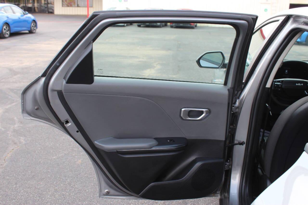 2025 Gray Kia K4 LX (3KPFT4DE0SE) with an 2.0L I4 147hp 132ft. lbs. SULEV 2.0L I4 engine, CVT transmission, located at 4301 NW 39th , Oklahoma City, OK, 73112, (405) 949-5600, 35.512135, -97.598671 - NO DRIVERS LICENCE -NO FULL COVERAGE INSURANCE - NO CREDIT CHECK. COME ON OVER TO SUPERSPORTS, TAKE A LOOK AND TEST DRIVE. PLEASE GIVE US A CALL AT (405) 949-5600. NO LICENCIA DE CONDUCIR - NO SEGURO DE COBERTURA TOTAL - NO VERIFICACION DE CREDITO. VISITENOS EN SUPERSPORTS, MIRE NUESTRO - Photo#15