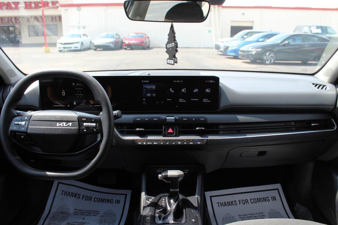 2025 Gray Kia K4 LX (3KPFT4DE0SE) with an 2.0L I4 147hp 132ft. lbs. SULEV 2.0L I4 engine, CVT transmission, located at 4301 NW 39th , Oklahoma City, OK, 73112, (405) 949-5600, 35.512135, -97.598671 - NO DRIVERS LICENCE -NO FULL COVERAGE INSURANCE - NO CREDIT CHECK. COME ON OVER TO SUPERSPORTS, TAKE A LOOK AND TEST DRIVE. PLEASE GIVE US A CALL AT (405) 949-5600. NO LICENCIA DE CONDUCIR - NO SEGURO DE COBERTURA TOTAL - NO VERIFICACION DE CREDITO. VISITENOS EN SUPERSPORTS, MIRE NUESTRO - Photo#18