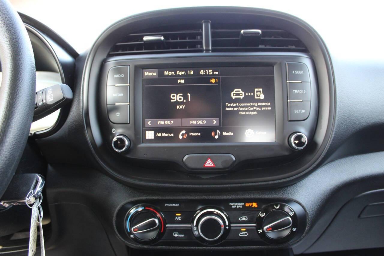 2025 Gray Kia Soul LX CVT (KNDJ23AU8S7) with an 2.0L I4 147hp 132ft. lbs. 2.0L I4 engine, CVT transmission, located at 4301 NW 39th , Oklahoma City, OK, 73112, (405) 949-5600, 35.512135, -97.598671 - NO DRIVERS LICENCE -NO FULL COVERAGE INSURANCE - NO CREDIT CHECK. COME ON OVER TO SUPERSPORTS, TAKE A LOOK AND TEST DRIVE. PLEASE GIVE US A CALL AT (405) 949-5600. NO LICENCIA DE CONDUCIR - NO SEGURO DE COBERTURA TOTAL - NO VERIFICACION DE CREDITO. VISITENOS EN SUPERSPORTS, MIRE NUESTRO - Photo#19