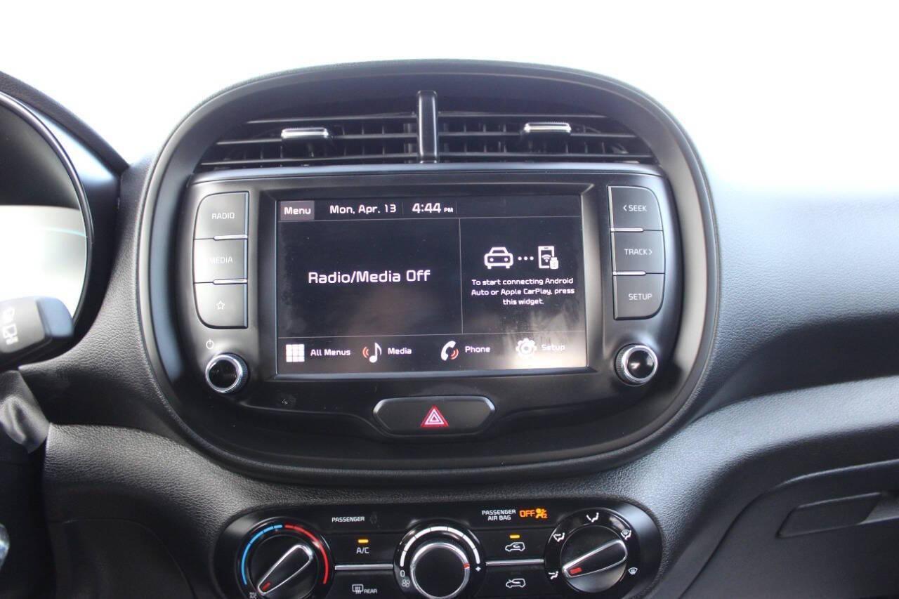 2025 Silver Kia Soul LX CVT (KNDJ23AU1S7) with an 2.0L I4 147hp 132ft. lbs. 2.0L I4 engine, CVT transmission, located at 4301 NW 39th , Oklahoma City, OK, 73112, (405) 949-5600, 35.512135, -97.598671 - NO DRIVERS LICENCE -NO FULL COVERAGE INSURANCE - NO CREDIT CHECK. COME ON OVER TO SUPERSPORTS, TAKE A LOOK AND TEST DRIVE. PLEASE GIVE US A CALL AT (405) 949-5600. NO LICENCIA DE CONDUCIR - NO SEGURO DE COBERTURA TOTAL - NO VERIFICACION DE CREDITO. VISITENOS EN SUPERSPORTS, MIRE NUESTRO - Photo#19