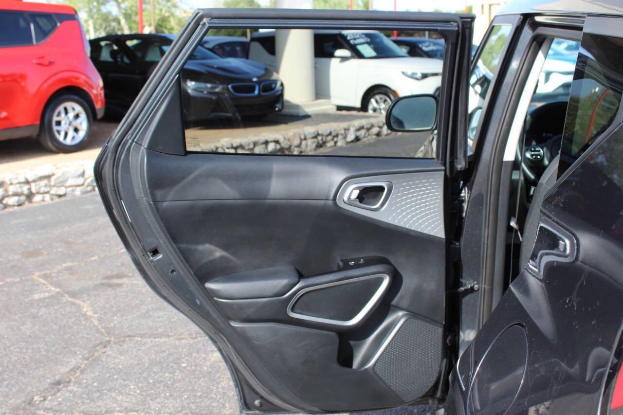 2025 Charcoal Kia Soul LX CVT (KNDJ23AU8S7) with an 2.0L I4 147hp 132ft. lbs. 2.0L I4 engine, CVT transmission, located at 4301 NW 39th , Oklahoma City, OK, 73112, (405) 949-5600, 35.512135, -97.598671 - NO DRIVERS LICENCE -NO FULL COVERAGE INSURANCE - NO CREDIT CHECK. COME ON OVER TO SUPERSPORTS, TAKE A LOOK AND TEST DRIVE. PLEASE GIVE US A CALL AT (405) 949-5600. NO LICENCIA DE CONDUCIR - NO SEGURO DE COBERTURA TOTAL - NO VERIFICACION DE CREDITO. VISITENOS EN SUPERSPORTS, MIRE NUESTRO - Photo#15