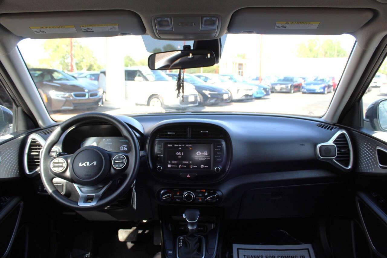 2025 Charcoal Kia Soul LX CVT (KNDJ23AU8S7) with an 2.0L I4 147hp 132ft. lbs. 2.0L I4 engine, CVT transmission, located at 4301 NW 39th , Oklahoma City, OK, 73112, (405) 949-5600, 35.512135, -97.598671 - NO DRIVERS LICENCE -NO FULL COVERAGE INSURANCE - NO CREDIT CHECK. COME ON OVER TO SUPERSPORTS, TAKE A LOOK AND TEST DRIVE. PLEASE GIVE US A CALL AT (405) 949-5600. NO LICENCIA DE CONDUCIR - NO SEGURO DE COBERTURA TOTAL - NO VERIFICACION DE CREDITO. VISITENOS EN SUPERSPORTS, MIRE NUESTRO - Photo#18
