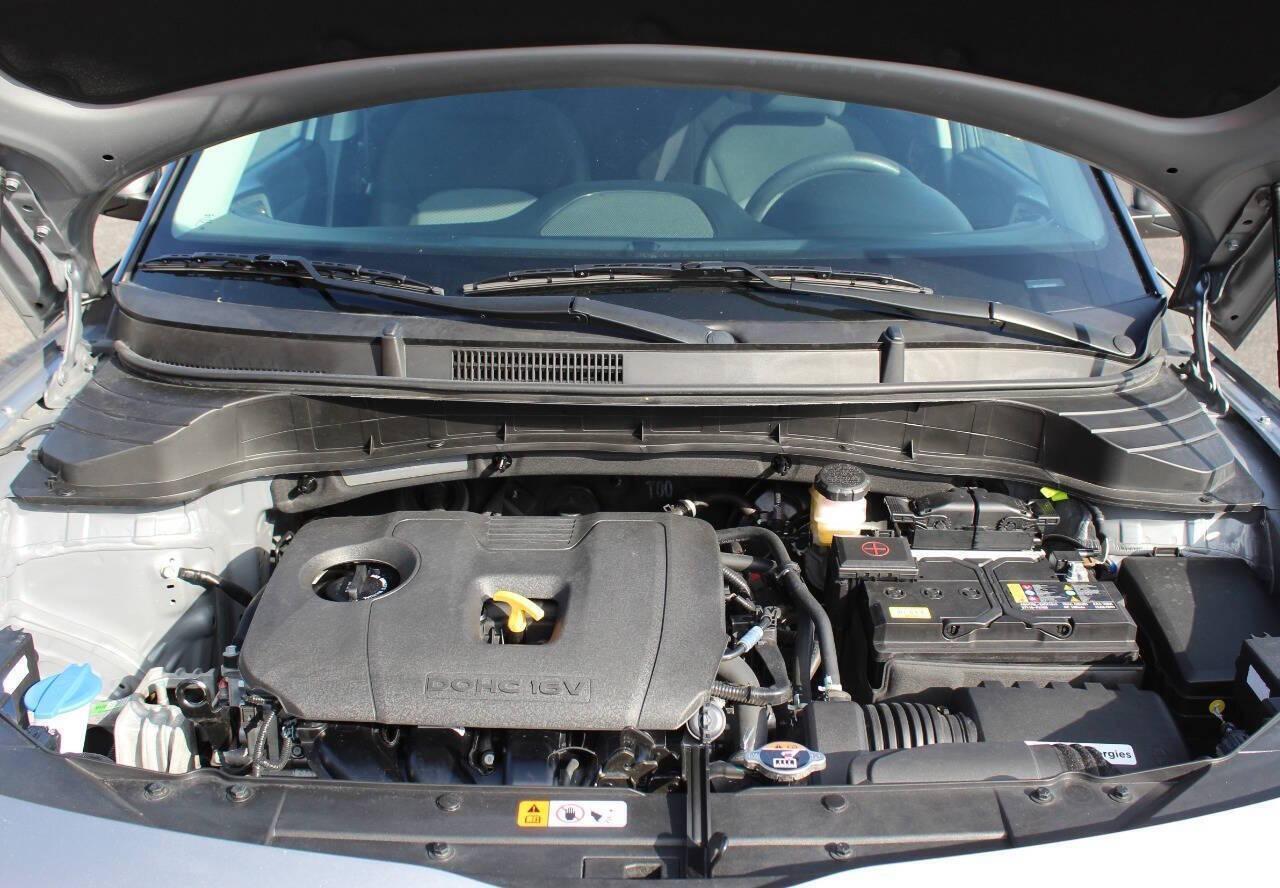 2025 Silver Kia Soul LX CVT (KNDJ23AU9S7) with an 2.0L I4 147hp 132ft. lbs. 2.0L I4 engine, CVT transmission, located at 4301 NW 39th , Oklahoma City, OK, 73112, (405) 949-5600, 35.512135, -97.598671 - NO DRIVERS LICENCE -NO FULL COVERAGE INSURANCE - NO CREDIT CHECK. COME ON OVER TO SUPERSPORTS, TAKE A LOOK AND TEST DRIVE. PLEASE GIVE US A CALL AT (405) 949-5600. NO LICENCIA DE CONDUCIR - NO SEGURO DE COBERTURA TOTAL - NO VERIFICACION DE CREDITO. VISITENOS EN SUPERSPORTS, MIRE NUESTRO - Photo#7