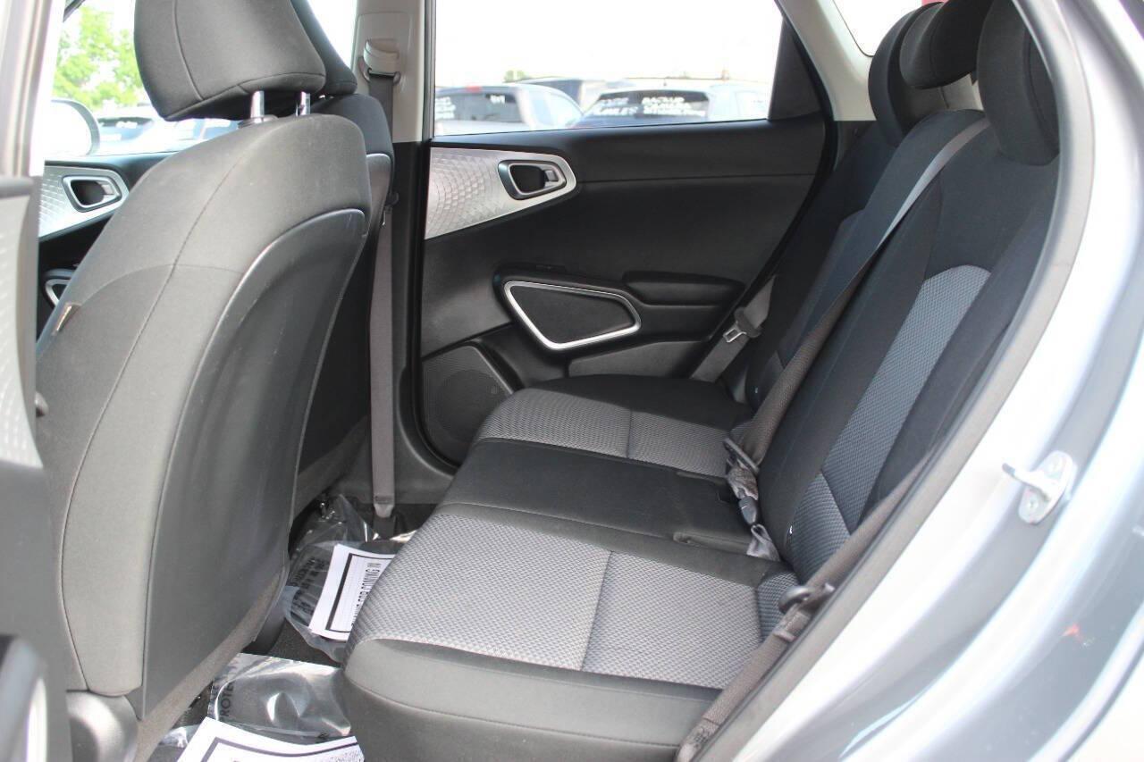 2025 Silver Kia Soul LX CVT (KNDJ23AU9S7) with an 2.0L I4 147hp 132ft. lbs. 2.0L I4 engine, CVT transmission, located at 4301 NW 39th , Oklahoma City, OK, 73112, (405) 949-5600, 35.512135, -97.598671 - NO DRIVERS LICENCE -NO FULL COVERAGE INSURANCE - NO CREDIT CHECK. COME ON OVER TO SUPERSPORTS, TAKE A LOOK AND TEST DRIVE. PLEASE GIVE US A CALL AT (405) 949-5600. NO LICENCIA DE CONDUCIR - NO SEGURO DE COBERTURA TOTAL - NO VERIFICACION DE CREDITO. VISITENOS EN SUPERSPORTS, MIRE NUESTRO - Photo#14