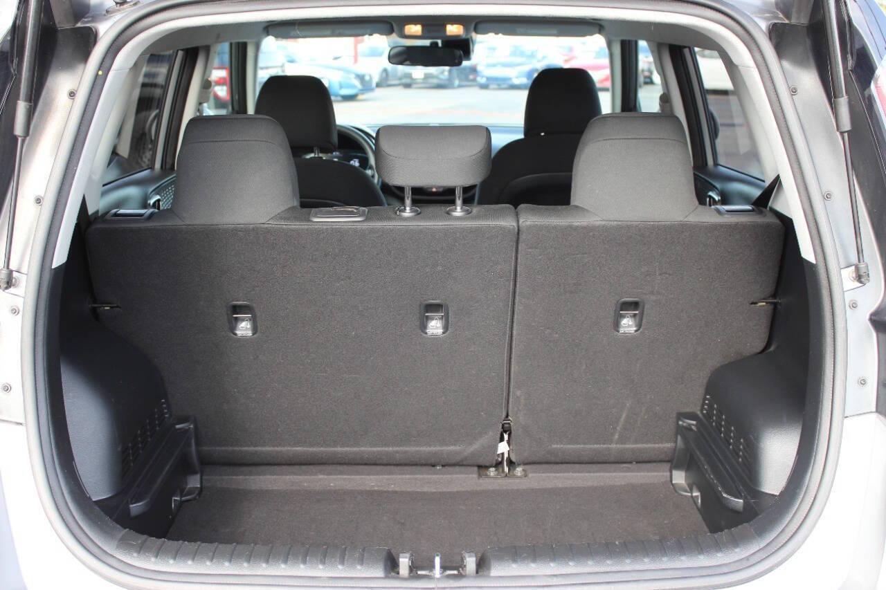 2025 Silver Kia Soul LX CVT (KNDJ23AU6S7) with an 2.0L I4 147hp 132ft. lbs. 2.0L I4 engine, CVT transmission, located at 4301 NW 39th , Oklahoma City, OK, 73112, (405) 949-5600, 35.512135, -97.598671 - NO DRIVERS LICENCE -NO FULL COVERAGE INSURANCE - NO CREDIT CHECK. COME ON OVER TO SUPERSPORTS, TAKE A LOOK AND TEST DRIVE. PLEASE GIVE US A CALL AT (405) 949-5600. NO LICENCIA DE CONDUCIR - NO SEGURO DE COBERTURA TOTAL - NO VERIFICACION DE CREDITO. VISITENOS EN SUPERSPORTS, MIRE NUESTRO - Photo#12