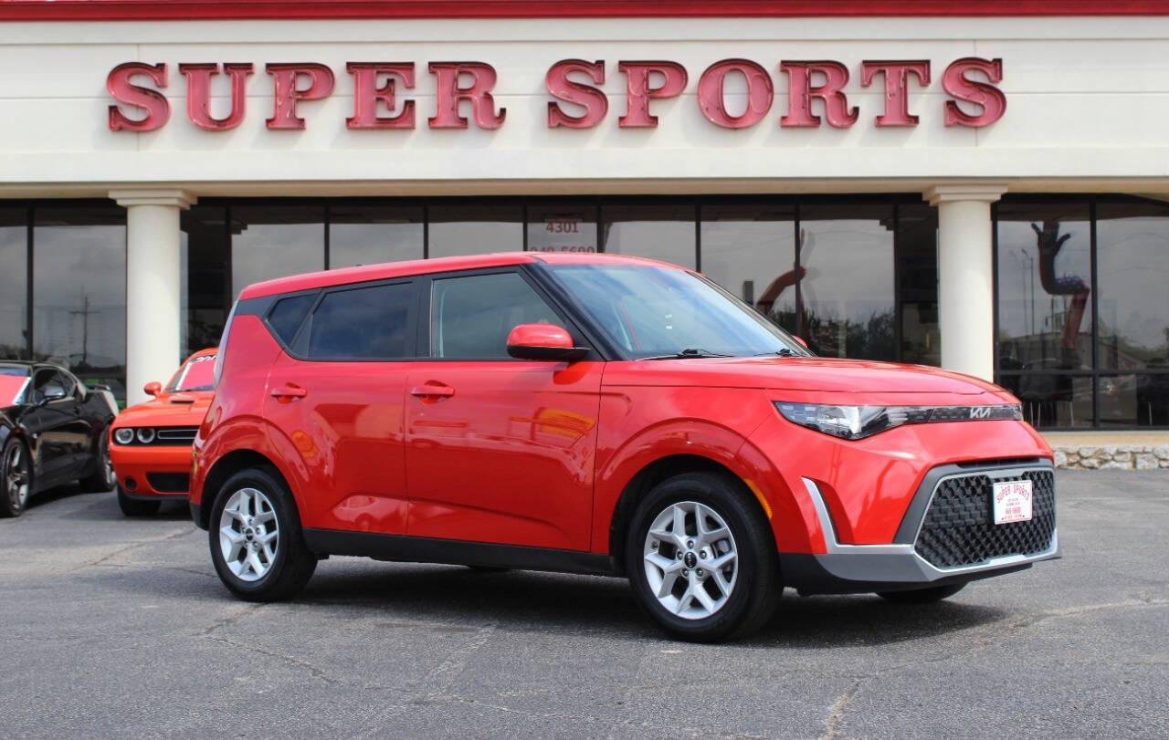 2025 Red Kia Soul LX CVT (KNDJ23AUXS7) with an 2.0L I4 147hp 132ft. lbs. 2.0L I4 engine, CVT transmission, located at 4301 NW 39th , Oklahoma City, OK, 73112, (405) 949-5600, 35.512135, -97.598671 - NO DRIVERS LICENCE -NO FULL COVERAGE INSURANCE - NO CREDIT CHECK. COME ON OVER TO SUPERSPORTS, TAKE A LOOK AND TEST DRIVE. PLEASE GIVE US A CALL AT (405) 949-5600. NO LICENCIA DE CONDUCIR - NO SEGURO DE COBERTURA TOTAL - NO VERIFICACION DE CREDITO. VISITENOS EN SUPERSPORTS, MIRE NUESTRO - Photo#0