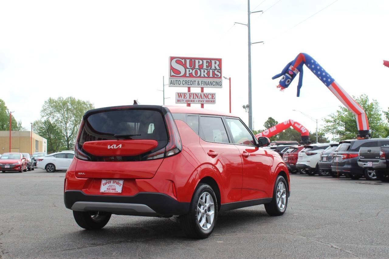 2025 Red Kia Soul LX CVT (KNDJ23AUXS7) with an 2.0L I4 147hp 132ft. lbs. 2.0L I4 engine, CVT transmission, located at 4301 NW 39th , Oklahoma City, OK, 73112, (405) 949-5600, 35.512135, -97.598671 - NO DRIVERS LICENCE -NO FULL COVERAGE INSURANCE - NO CREDIT CHECK. COME ON OVER TO SUPERSPORTS, TAKE A LOOK AND TEST DRIVE. PLEASE GIVE US A CALL AT (405) 949-5600. NO LICENCIA DE CONDUCIR - NO SEGURO DE COBERTURA TOTAL - NO VERIFICACION DE CREDITO. VISITENOS EN SUPERSPORTS, MIRE NUESTRO - Photo#3