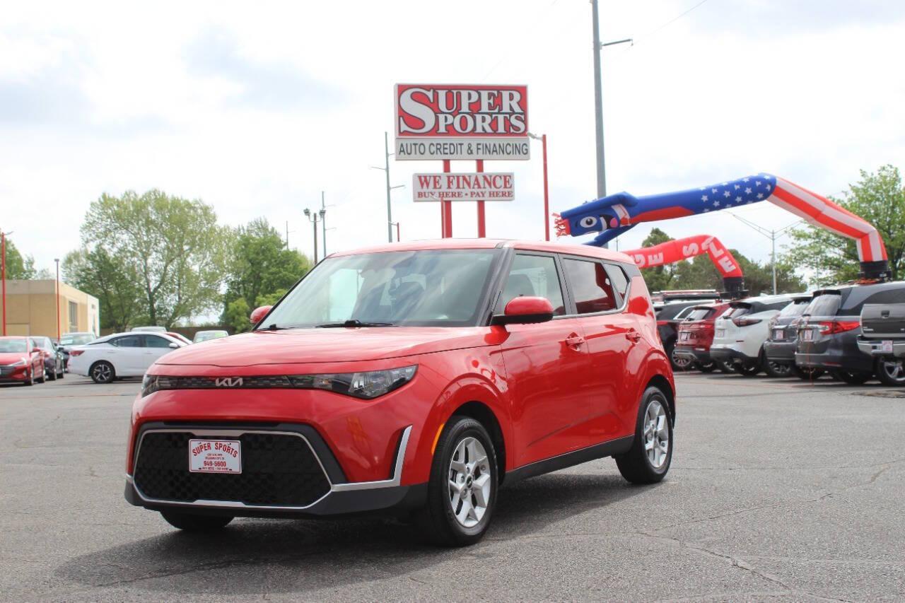 2025 Red Kia Soul LX CVT (KNDJ23AUXS7) with an 2.0L I4 147hp 132ft. lbs. 2.0L I4 engine, CVT transmission, located at 4301 NW 39th , Oklahoma City, OK, 73112, (405) 949-5600, 35.512135, -97.598671 - NO DRIVERS LICENCE -NO FULL COVERAGE INSURANCE - NO CREDIT CHECK. COME ON OVER TO SUPERSPORTS, TAKE A LOOK AND TEST DRIVE. PLEASE GIVE US A CALL AT (405) 949-5600. NO LICENCIA DE CONDUCIR - NO SEGURO DE COBERTURA TOTAL - NO VERIFICACION DE CREDITO. VISITENOS EN SUPERSPORTS, MIRE NUESTRO - Photo#5