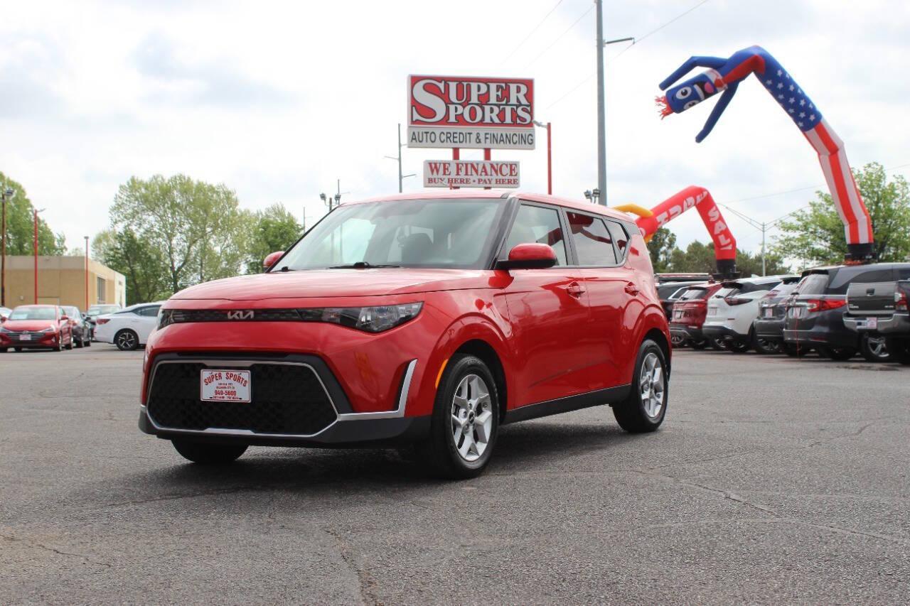 2025 Red Kia Soul LX CVT (KNDJ23AUXS7) with an 2.0L I4 147hp 132ft. lbs. 2.0L I4 engine, CVT transmission, located at 4301 NW 39th , Oklahoma City, OK, 73112, (405) 949-5600, 35.512135, -97.598671 - NO DRIVERS LICENCE -NO FULL COVERAGE INSURANCE - NO CREDIT CHECK. COME ON OVER TO SUPERSPORTS, TAKE A LOOK AND TEST DRIVE. PLEASE GIVE US A CALL AT (405) 949-5600. NO LICENCIA DE CONDUCIR - NO SEGURO DE COBERTURA TOTAL - NO VERIFICACION DE CREDITO. VISITENOS EN SUPERSPORTS, MIRE NUESTRO - Photo#6