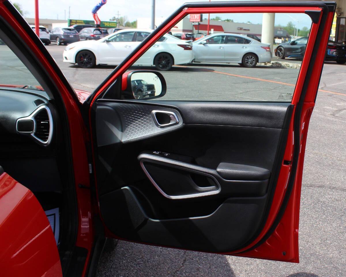 2025 Red Kia Soul LX CVT (KNDJ23AUXS7) with an 2.0L I4 147hp 132ft. lbs. 2.0L I4 engine, CVT transmission, located at 4301 NW 39th , Oklahoma City, OK, 73112, (405) 949-5600, 35.512135, -97.598671 - NO DRIVERS LICENCE -NO FULL COVERAGE INSURANCE - NO CREDIT CHECK. COME ON OVER TO SUPERSPORTS, TAKE A LOOK AND TEST DRIVE. PLEASE GIVE US A CALL AT (405) 949-5600. NO LICENCIA DE CONDUCIR - NO SEGURO DE COBERTURA TOTAL - NO VERIFICACION DE CREDITO. VISITENOS EN SUPERSPORTS, MIRE NUESTRO - Photo#9