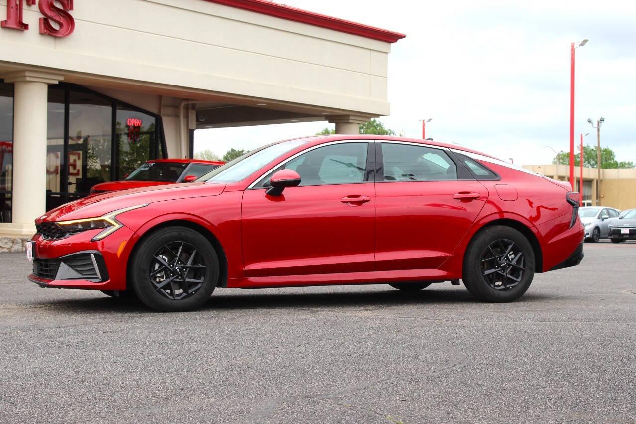 2025 Red Kia K5 LXS (KNAG24J7XS5) with an 2.5L I4 191hp 181ft. lbs. 2.5L I4 engine, Automatic 8-Speed transmission, located at 4301 NW 39th , Oklahoma City, OK, 73112, (405) 949-5600, 35.512135, -97.598671 - NO DRIVERS LICENCE -NO FULL COVERAGE INSURANCE - NO CREDIT CHECK. COME ON OVER TO SUPERSPORTS, TAKE A LOOK AND TEST DRIVE. PLEASE GIVE US A CALL AT (405) 949-5600. NO LICENCIA DE CONDUCIR - NO SEGURO DE COBERTURA TOTAL - NO VERIFICACION DE CREDITO. VISITENOS EN SUPERSPORTS, MIRE NUESTRO - Photo#5