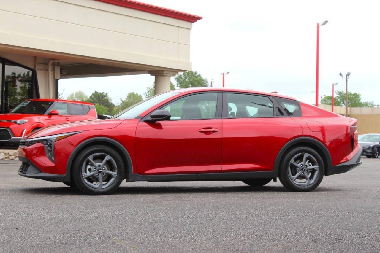 2025 Red Kia K4 LX (3KPFT4DE4SE) with an 2.0L I4 147hp 132ft. lbs. SULEV 2.0L I4 engine, CVT transmission, located at 4301 NW 39th , Oklahoma City, OK, 73112, (405) 949-5600, 35.512135, -97.598671 - NO DRIVERS LICENCE -NO FULL COVERAGE INSURANCE - NO CREDIT CHECK. COME ON OVER TO SUPERSPORTS, TAKE A LOOK AND TEST DRIVE. PLEASE GIVE US A CALL AT (405) 949-5600. NO LICENCIA DE CONDUCIR - NO SEGURO DE COBERTURA TOTAL - NO VERIFICACION DE CREDITO. VISITENOS EN SUPERSPORTS, MIRE NUESTRO - Photo#5