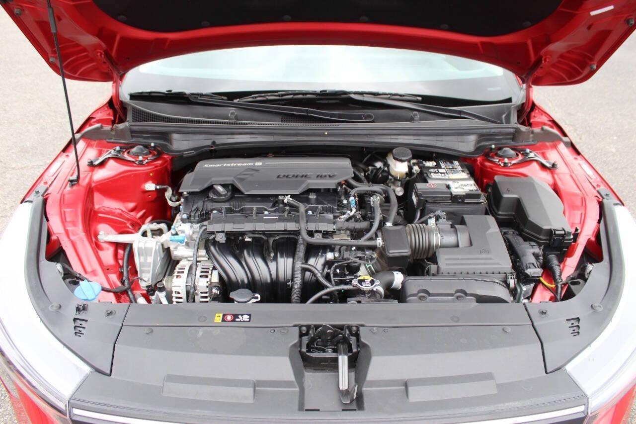 2025 Red Kia K4 LX (3KPFT4DE4SE) with an 2.0L I4 147hp 132ft. lbs. SULEV 2.0L I4 engine, CVT transmission, located at 4301 NW 39th , Oklahoma City, OK, 73112, (405) 949-5600, 35.512135, -97.598671 - NO DRIVERS LICENCE -NO FULL COVERAGE INSURANCE - NO CREDIT CHECK. COME ON OVER TO SUPERSPORTS, TAKE A LOOK AND TEST DRIVE. PLEASE GIVE US A CALL AT (405) 949-5600. NO LICENCIA DE CONDUCIR - NO SEGURO DE COBERTURA TOTAL - NO VERIFICACION DE CREDITO. VISITENOS EN SUPERSPORTS, MIRE NUESTRO - Photo#7