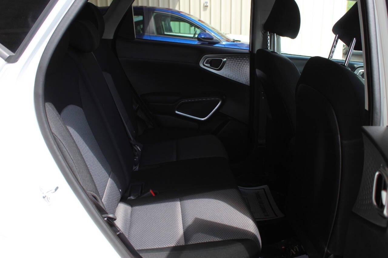 2025 White Kia Soul LX CVT (KNDJ23AU8S7) with an 2.0L I4 147hp 132ft. lbs. 2.0L I4 engine, CVT transmission, located at 4301 NW 39th , Oklahoma City, OK, 73112, (405) 949-5600, 35.512135, -97.598671 - NO DRIVERS LICENCE -NO FULL COVERAGE INSURANCE - NO CREDIT CHECK. COME ON OVER TO SUPERSPORTS, TAKE A LOOK AND TEST DRIVE. PLEASE GIVE US A CALL AT (405) 949-5600. NO LICENCIA DE CONDUCIR - NO SEGURO DE COBERTURA TOTAL - NO VERIFICACION DE CREDITO. VISITENOS EN SUPERSPORTS, MIRE NUESTRO - Photo#10