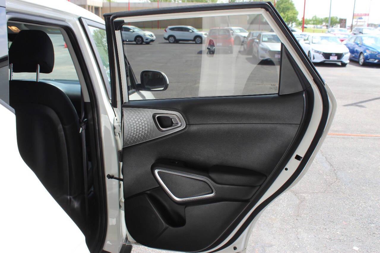 2025 White Kia Soul LX CVT (KNDJ23AU8S7) with an 2.0L I4 147hp 132ft. lbs. 2.0L I4 engine, CVT transmission, located at 4301 NW 39th , Oklahoma City, OK, 73112, (405) 949-5600, 35.512135, -97.598671 - NO DRIVERS LICENCE -NO FULL COVERAGE INSURANCE - NO CREDIT CHECK. COME ON OVER TO SUPERSPORTS, TAKE A LOOK AND TEST DRIVE. PLEASE GIVE US A CALL AT (405) 949-5600. NO LICENCIA DE CONDUCIR - NO SEGURO DE COBERTURA TOTAL - NO VERIFICACION DE CREDITO. VISITENOS EN SUPERSPORTS, MIRE NUESTRO - Photo#11