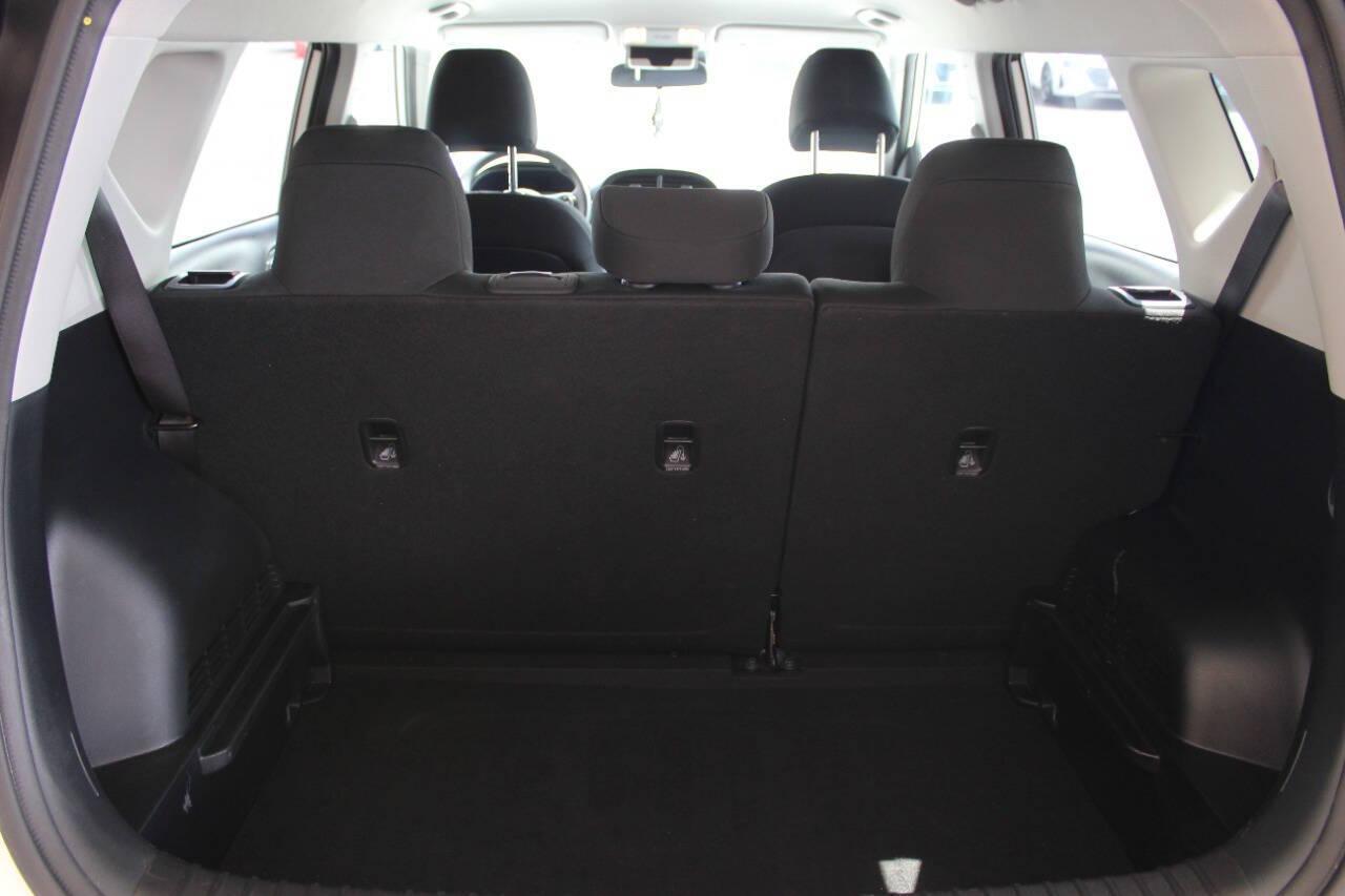 2025 White Kia Soul LX CVT (KNDJ23AU8S7) with an 2.0L I4 147hp 132ft. lbs. 2.0L I4 engine, CVT transmission, located at 4301 NW 39th , Oklahoma City, OK, 73112, (405) 949-5600, 35.512135, -97.598671 - NO DRIVERS LICENCE -NO FULL COVERAGE INSURANCE - NO CREDIT CHECK. COME ON OVER TO SUPERSPORTS, TAKE A LOOK AND TEST DRIVE. PLEASE GIVE US A CALL AT (405) 949-5600. NO LICENCIA DE CONDUCIR - NO SEGURO DE COBERTURA TOTAL - NO VERIFICACION DE CREDITO. VISITENOS EN SUPERSPORTS, MIRE NUESTRO - Photo#12
