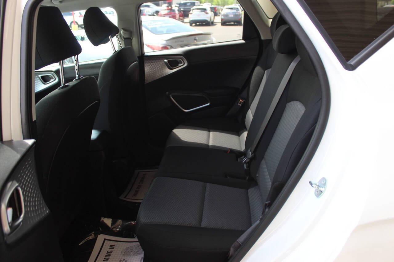 2025 White Kia Soul LX CVT (KNDJ23AU8S7) with an 2.0L I4 147hp 132ft. lbs. 2.0L I4 engine, CVT transmission, located at 4301 NW 39th , Oklahoma City, OK, 73112, (405) 949-5600, 35.512135, -97.598671 - NO DRIVERS LICENCE -NO FULL COVERAGE INSURANCE - NO CREDIT CHECK. COME ON OVER TO SUPERSPORTS, TAKE A LOOK AND TEST DRIVE. PLEASE GIVE US A CALL AT (405) 949-5600. NO LICENCIA DE CONDUCIR - NO SEGURO DE COBERTURA TOTAL - NO VERIFICACION DE CREDITO. VISITENOS EN SUPERSPORTS, MIRE NUESTRO - Photo#13
