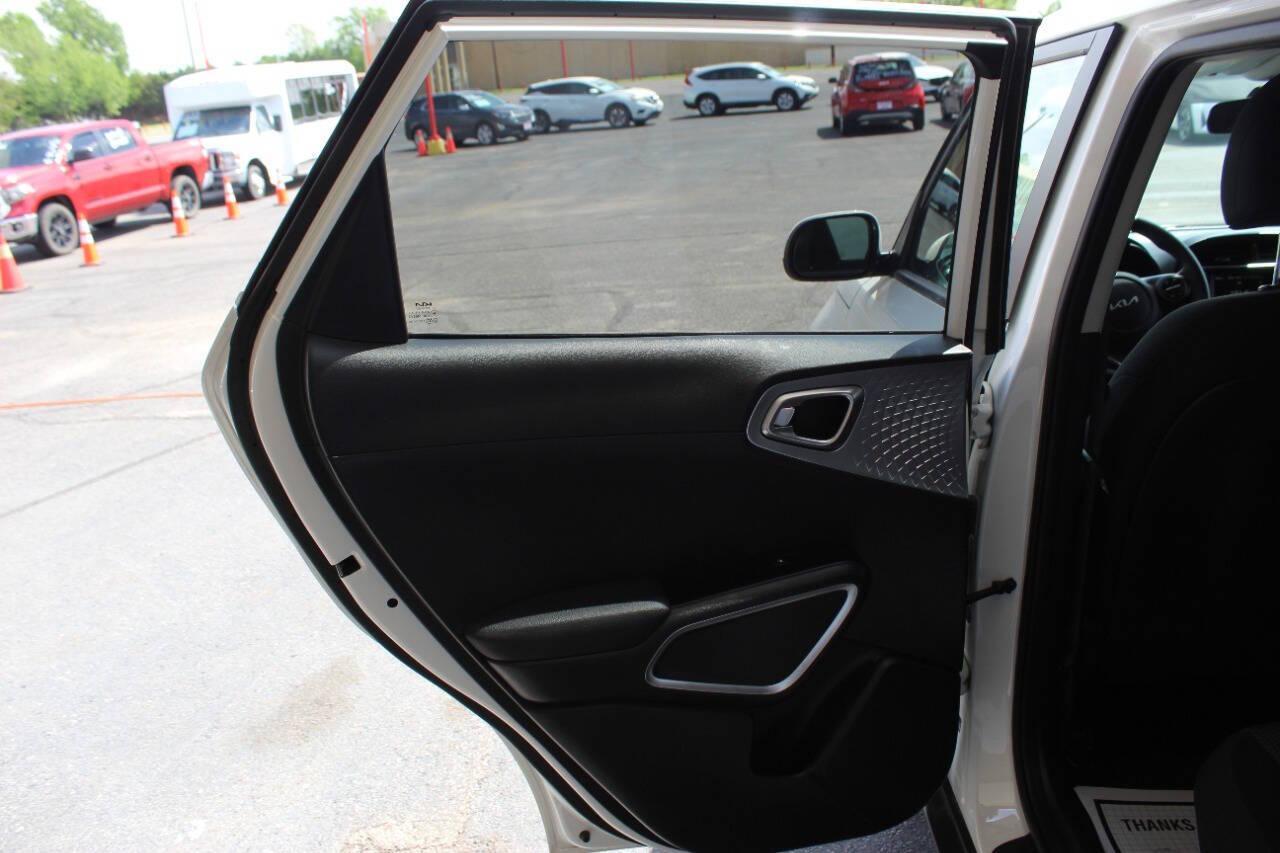 2025 White Kia Soul LX CVT (KNDJ23AU8S7) with an 2.0L I4 147hp 132ft. lbs. 2.0L I4 engine, CVT transmission, located at 4301 NW 39th , Oklahoma City, OK, 73112, (405) 949-5600, 35.512135, -97.598671 - NO DRIVERS LICENCE -NO FULL COVERAGE INSURANCE - NO CREDIT CHECK. COME ON OVER TO SUPERSPORTS, TAKE A LOOK AND TEST DRIVE. PLEASE GIVE US A CALL AT (405) 949-5600. NO LICENCIA DE CONDUCIR - NO SEGURO DE COBERTURA TOTAL - NO VERIFICACION DE CREDITO. VISITENOS EN SUPERSPORTS, MIRE NUESTRO - Photo#14