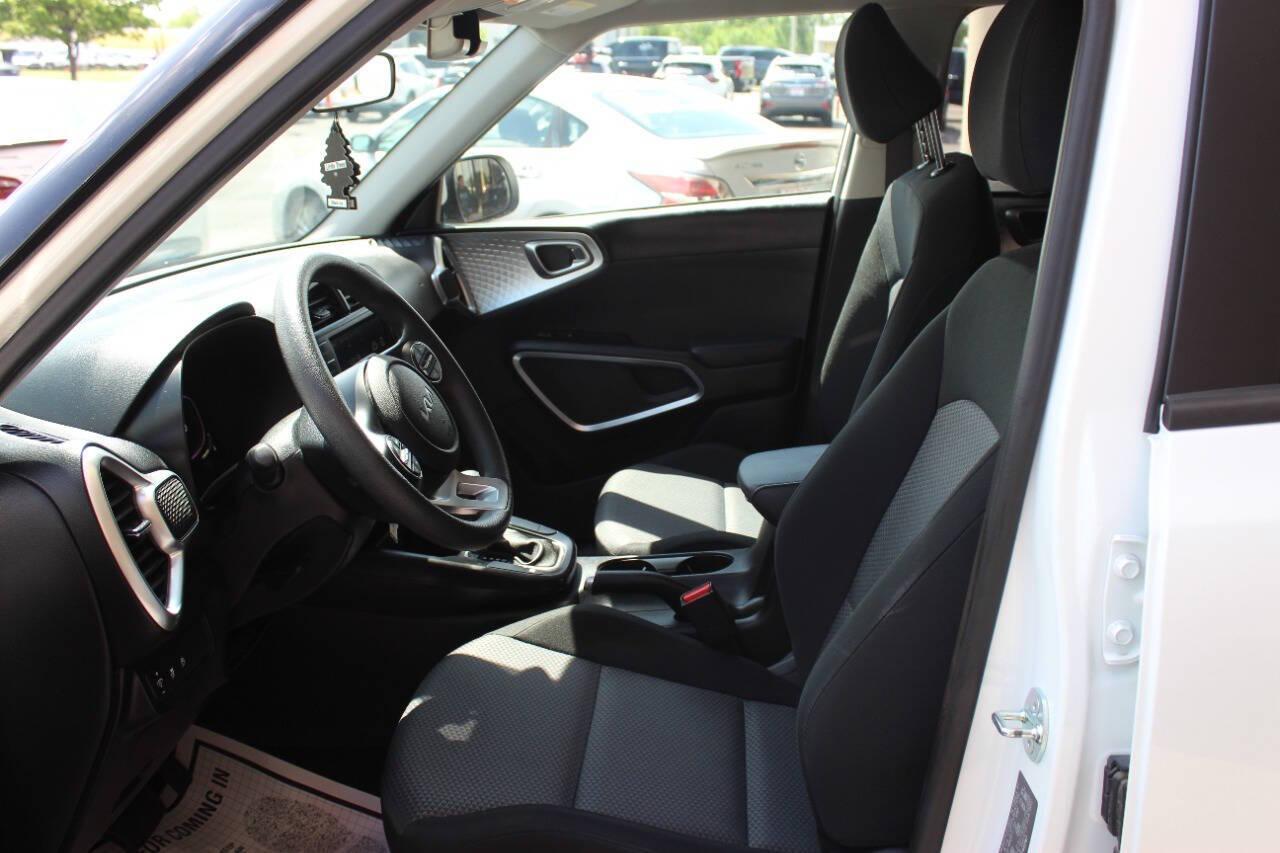 2025 White Kia Soul LX CVT (KNDJ23AU8S7) with an 2.0L I4 147hp 132ft. lbs. 2.0L I4 engine, CVT transmission, located at 4301 NW 39th , Oklahoma City, OK, 73112, (405) 949-5600, 35.512135, -97.598671 - NO DRIVERS LICENCE -NO FULL COVERAGE INSURANCE - NO CREDIT CHECK. COME ON OVER TO SUPERSPORTS, TAKE A LOOK AND TEST DRIVE. PLEASE GIVE US A CALL AT (405) 949-5600. NO LICENCIA DE CONDUCIR - NO SEGURO DE COBERTURA TOTAL - NO VERIFICACION DE CREDITO. VISITENOS EN SUPERSPORTS, MIRE NUESTRO - Photo#15