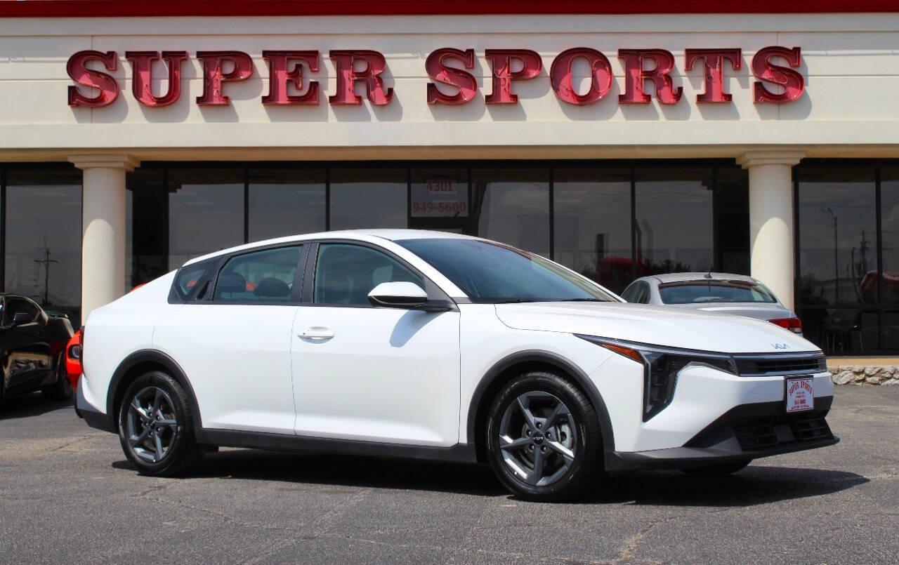 2025 White Kia K4 LX (3KPFT4DE5SE) with an 2.0L I4 147hp 132ft. lbs. SULEV 2.0L I4 engine, CVT transmission, located at 4301 NW 39th , Oklahoma City, OK, 73112, (405) 949-5600, 35.512135, -97.598671 - NO DRIVERS LICENCE -NO FULL COVERAGE INSURANCE - NO CREDIT CHECK. COME ON OVER TO SUPERSPORTS, TAKE A LOOK AND TEST DRIVE. PLEASE GIVE US A CALL AT (405) 949-5600. NO LICENCIA DE CONDUCIR - NO SEGURO DE COBERTURA TOTAL - NO VERIFICACION DE CREDITO. VISITENOS EN SUPERSPORTS, MIRE NUESTRO - Photo#0