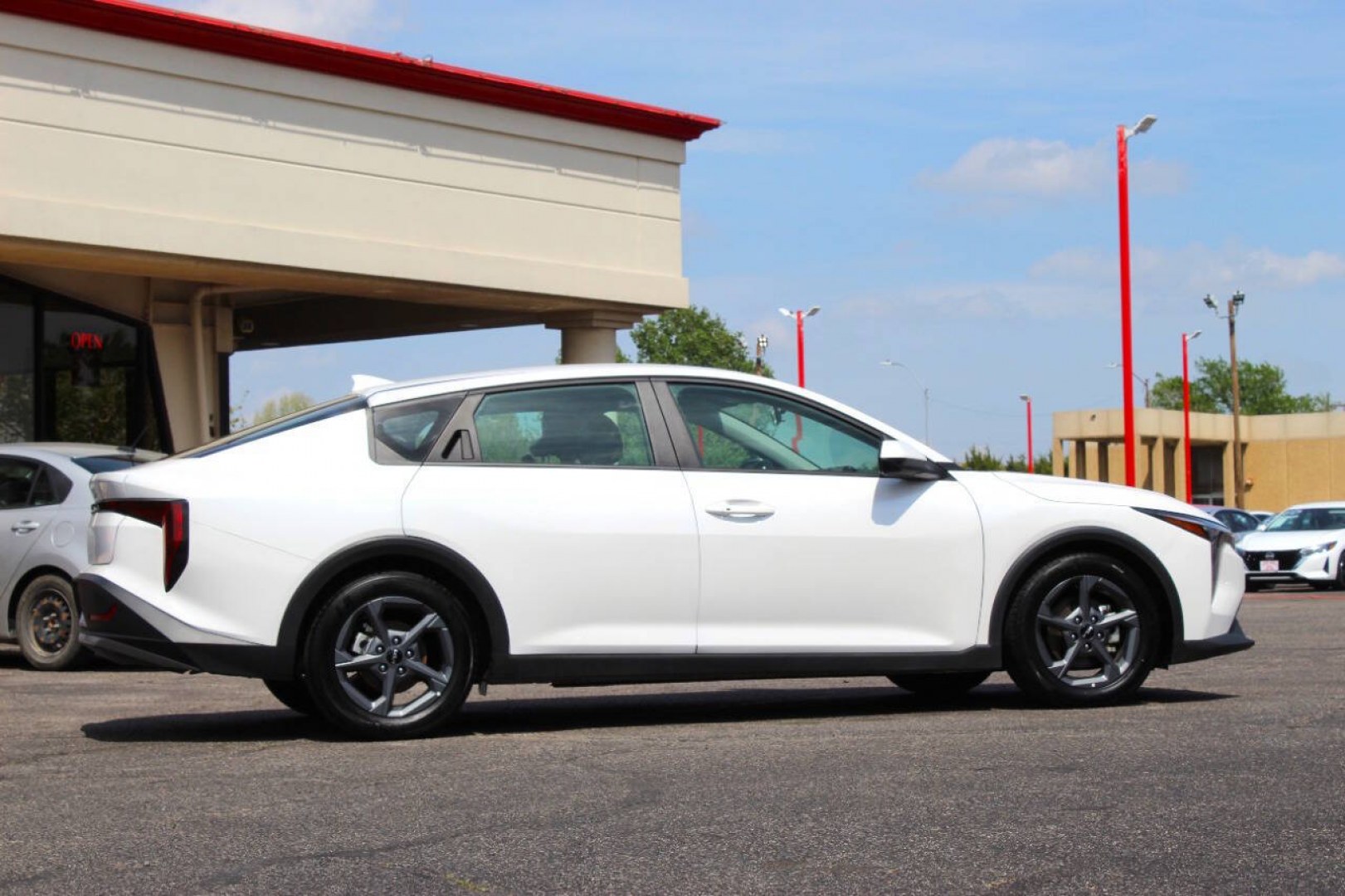 2025 White Kia K4 LX (3KPFT4DE5SE) with an 2.0L I4 147hp 132ft. lbs. SULEV 2.0L I4 engine, CVT transmission, located at 4301 NW 39th , Oklahoma City, OK, 73112, (405) 949-5600, 35.512135, -97.598671 - Hablamos espanol. SPEND SMART --- BUY FROM SUPER SPORTS. ASKING WHOLESALE CASH PRICE: $18,900 (CASH ONLY) PLUS $100 PROCESSING FEE. ALL PRICES, DOWN PAYMENTS, PAYMENTS, AND FINANCE TERMS ARE NEGOTIABLE AT THE TIME OF APPROVAL. WE WILL WORK WITH YOU TO FIT YOUR BUDGET. WE WILL EVEN LO- Photo#2