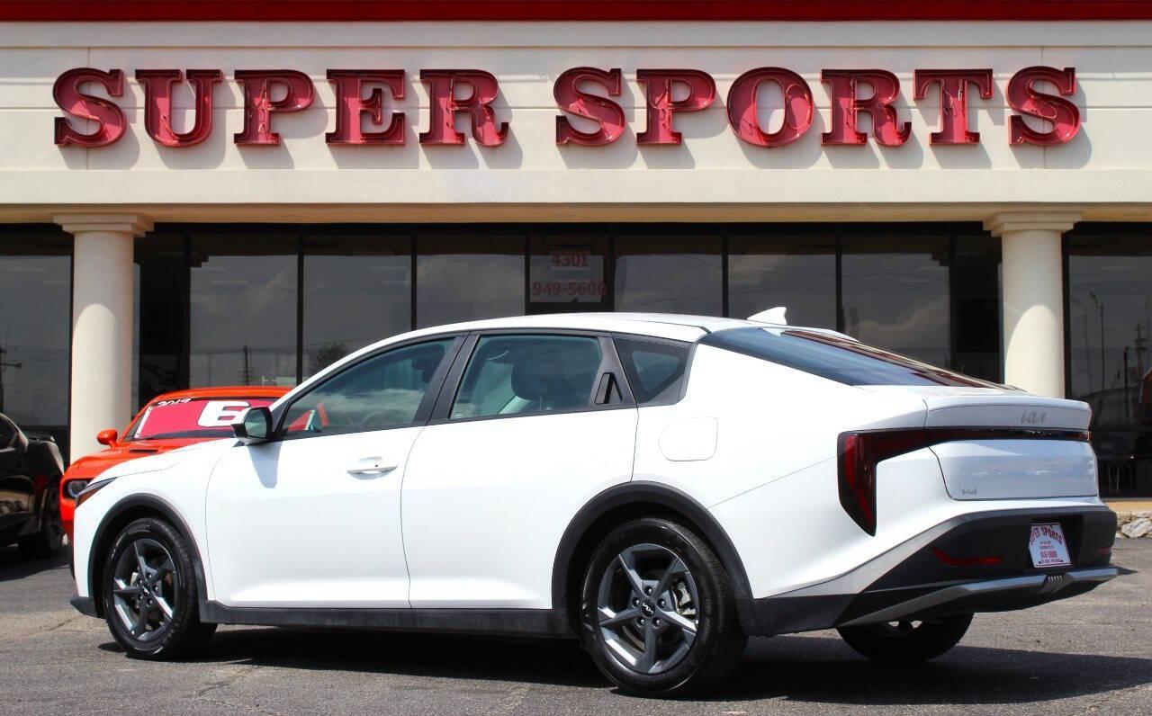 2025 White Kia K4 LX (3KPFT4DE5SE) with an 2.0L I4 147hp 132ft. lbs. SULEV 2.0L I4 engine, CVT transmission, located at 4301 NW 39th , Oklahoma City, OK, 73112, (405) 949-5600, 35.512135, -97.598671 - NO DRIVERS LICENCE -NO FULL COVERAGE INSURANCE - NO CREDIT CHECK. COME ON OVER TO SUPERSPORTS, TAKE A LOOK AND TEST DRIVE. PLEASE GIVE US A CALL AT (405) 949-5600. NO LICENCIA DE CONDUCIR - NO SEGURO DE COBERTURA TOTAL - NO VERIFICACION DE CREDITO. VISITENOS EN SUPERSPORTS, MIRE NUESTRO - Photo#4
