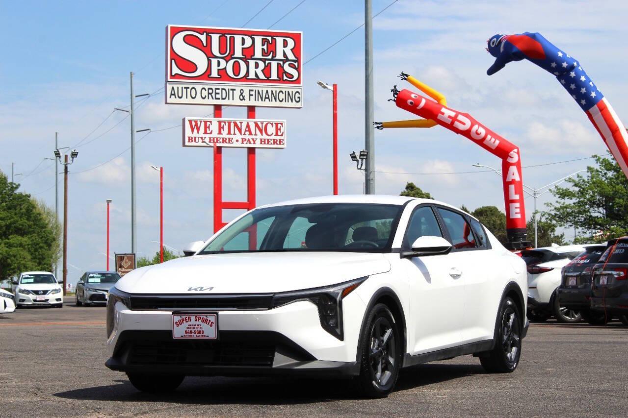 2025 White Kia K4 LX (3KPFT4DE5SE) with an 2.0L I4 147hp 132ft. lbs. SULEV 2.0L I4 engine, CVT transmission, located at 4301 NW 39th , Oklahoma City, OK, 73112, (405) 949-5600, 35.512135, -97.598671 - NO DRIVERS LICENCE -NO FULL COVERAGE INSURANCE - NO CREDIT CHECK. COME ON OVER TO SUPERSPORTS, TAKE A LOOK AND TEST DRIVE. PLEASE GIVE US A CALL AT (405) 949-5600. NO LICENCIA DE CONDUCIR - NO SEGURO DE COBERTURA TOTAL - NO VERIFICACION DE CREDITO. VISITENOS EN SUPERSPORTS, MIRE NUESTRO - Photo#6
