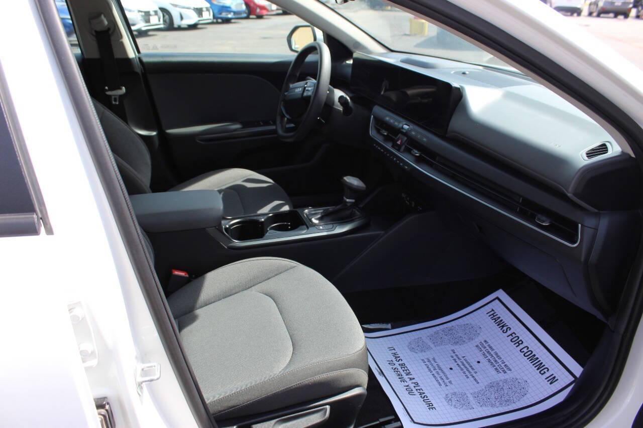 2025 White Kia K4 LX (3KPFT4DE5SE) with an 2.0L I4 147hp 132ft. lbs. SULEV 2.0L I4 engine, CVT transmission, located at 4301 NW 39th , Oklahoma City, OK, 73112, (405) 949-5600, 35.512135, -97.598671 - NO DRIVERS LICENCE -NO FULL COVERAGE INSURANCE - NO CREDIT CHECK. COME ON OVER TO SUPERSPORTS, TAKE A LOOK AND TEST DRIVE. PLEASE GIVE US A CALL AT (405) 949-5600. NO LICENCIA DE CONDUCIR - NO SEGURO DE COBERTURA TOTAL - NO VERIFICACION DE CREDITO. VISITENOS EN SUPERSPORTS, MIRE NUESTRO - Photo#7