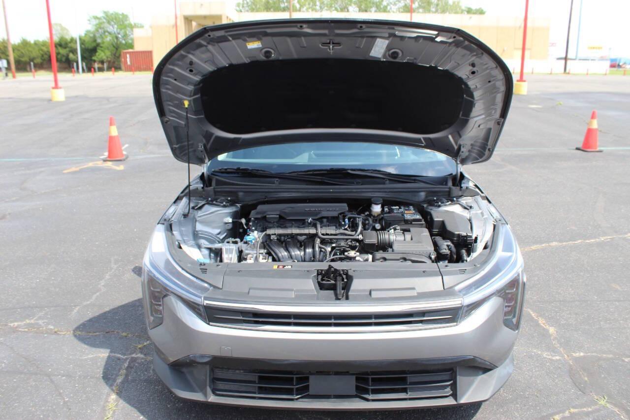 2025 Gray Kia K4 LX (3KPFT4DEXSE) with an 2.0L I4 147hp 132ft. lbs. SULEV 2.0L I4 engine, CVT transmission, located at 4301 NW 39th , Oklahoma City, OK, 73112, (405) 949-5600, 35.512135, -97.598671 - NO DRIVERS LICENCE -NO FULL COVERAGE INSURANCE - NO CREDIT CHECK. COME ON OVER TO SUPERSPORTS, TAKE A LOOK AND TEST DRIVE. PLEASE GIVE US A CALL AT (405) 949-5600. NO LICENCIA DE CONDUCIR - NO SEGURO DE COBERTURA TOTAL - NO VERIFICACION DE CREDITO. VISITENOS EN SUPERSPORTS, MIRE NUESTRO - Photo#7