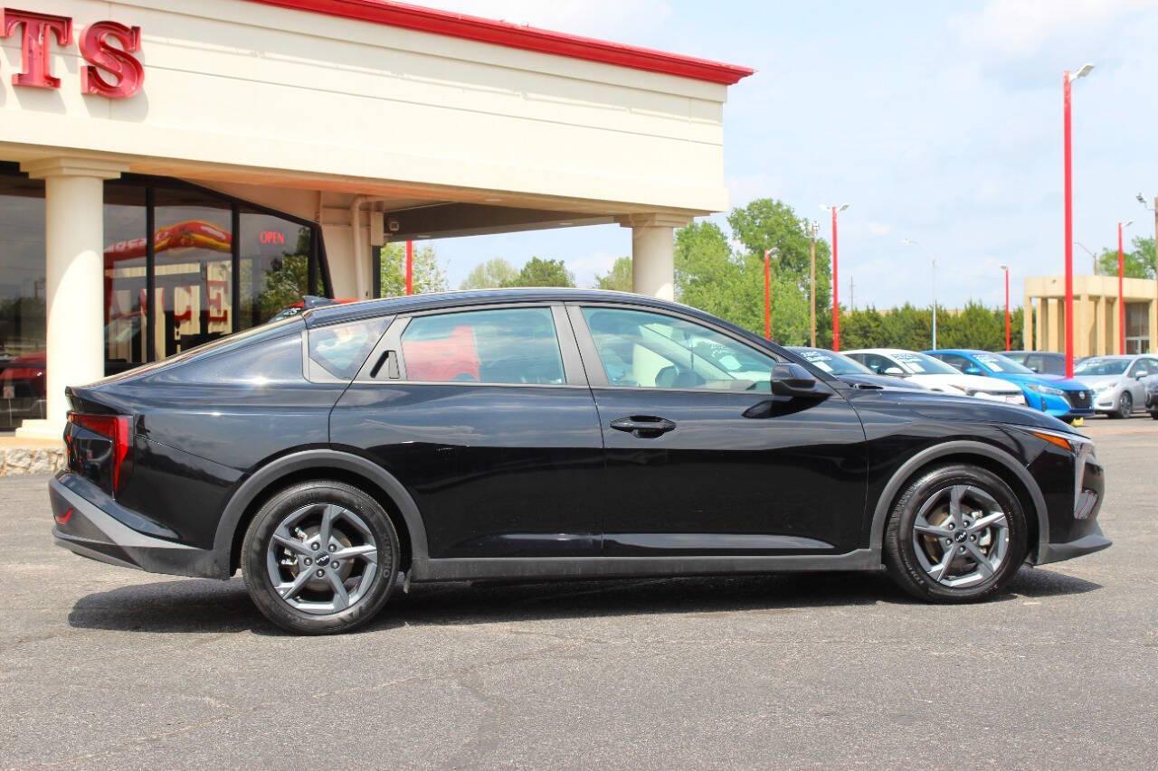 2025 Black Kia K4 LX (3KPFT4DE6SE) with an 2.0L I4 147hp 132ft. lbs. SULEV 2.0L I4 engine, CVT transmission, located at 4301 NW 39th , Oklahoma City, OK, 73112, (405) 949-5600, 35.512135, -97.598671 - NO DRIVERS LICENCE -NO FULL COVERAGE INSURANCE - NO CREDIT CHECK. COME ON OVER TO SUPERSPORTS, TAKE A LOOK AND TEST DRIVE. PLEASE GIVE US A CALL AT (405) 949-5600. NO LICENCIA DE CONDUCIR - NO SEGURO DE COBERTURA TOTAL - NO VERIFICACION DE CREDITO. VISITENOS EN SUPERSPORTS, MIRE NUESTRO - Photo#2