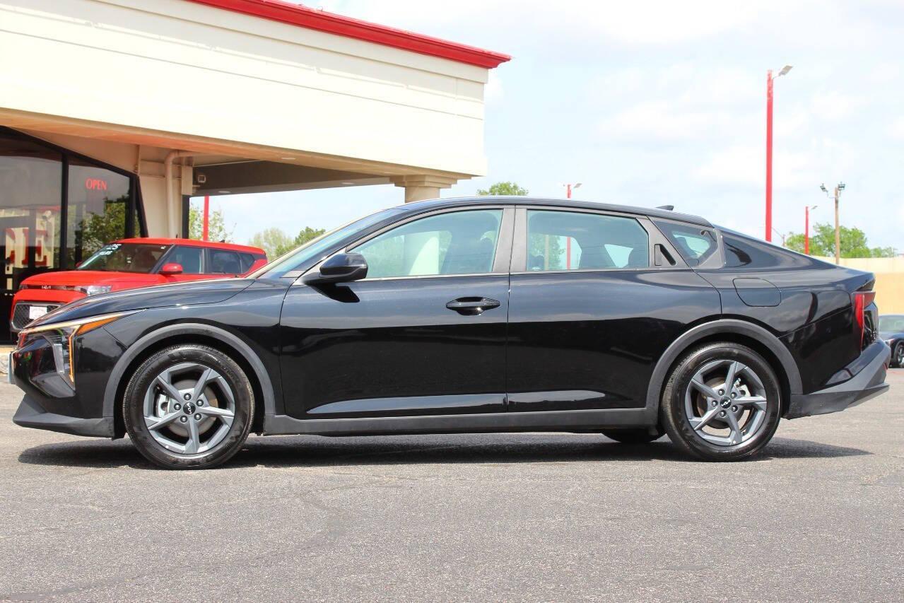 2025 Black Kia K4 LX (3KPFT4DE6SE) with an 2.0L I4 147hp 132ft. lbs. SULEV 2.0L I4 engine, CVT transmission, located at 4301 NW 39th , Oklahoma City, OK, 73112, (405) 949-5600, 35.512135, -97.598671 - NO DRIVERS LICENCE -NO FULL COVERAGE INSURANCE - NO CREDIT CHECK. COME ON OVER TO SUPERSPORTS, TAKE A LOOK AND TEST DRIVE. PLEASE GIVE US A CALL AT (405) 949-5600. NO LICENCIA DE CONDUCIR - NO SEGURO DE COBERTURA TOTAL - NO VERIFICACION DE CREDITO. VISITENOS EN SUPERSPORTS, MIRE NUESTRO - Photo#5