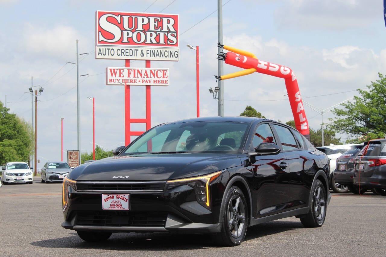 2025 Black Kia K4 LX (3KPFT4DE6SE) with an 2.0L I4 147hp 132ft. lbs. SULEV 2.0L I4 engine, CVT transmission, located at 4301 NW 39th , Oklahoma City, OK, 73112, (405) 949-5600, 35.512135, -97.598671 - NO DRIVERS LICENCE -NO FULL COVERAGE INSURANCE - NO CREDIT CHECK. COME ON OVER TO SUPERSPORTS, TAKE A LOOK AND TEST DRIVE. PLEASE GIVE US A CALL AT (405) 949-5600. NO LICENCIA DE CONDUCIR - NO SEGURO DE COBERTURA TOTAL - NO VERIFICACION DE CREDITO. VISITENOS EN SUPERSPORTS, MIRE NUESTRO - Photo#6