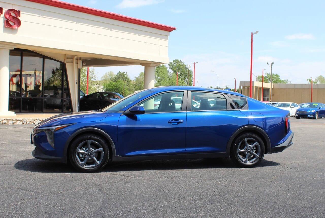 2025 Blue Kia K4 LX (3KPFT4DE0SE) with an 2.0L I4 147hp 132ft. lbs. SULEV 2.0L I4 engine, CVT transmission, located at 4301 NW 39th , Oklahoma City, OK, 73112, (405) 949-5600, 35.512135, -97.598671 - NO DRIVERS LICENCE -NO FULL COVERAGE INSURANCE - NO CREDIT CHECK. COME ON OVER TO SUPERSPORTS, TAKE A LOOK AND TEST DRIVE. PLEASE GIVE US A CALL AT (405) 949-5600. NO LICENCIA DE CONDUCIR - NO SEGURO DE COBERTURA TOTAL - NO VERIFICACION DE CREDITO. VISITENOS EN SUPERSPORTS, MIRE NUESTRO - Photo#5