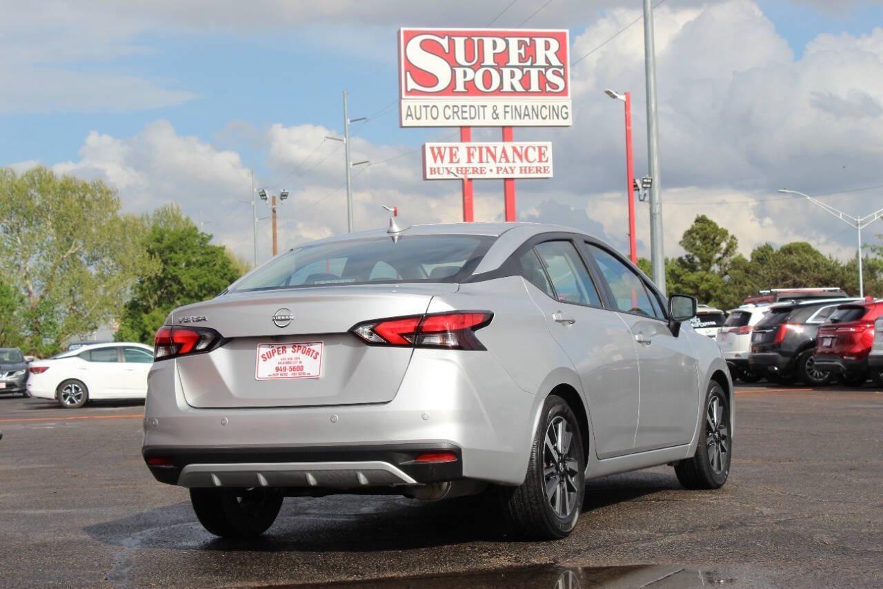 2025 Silver Nissan Versa SV (3N1CN8EV1SL) with an 1.6L I4 122hp 114ft. lbs. 1.6L I4 engine, CVT transmission, located at 4301 NW 39th , Oklahoma City, OK, 73112, (405) 949-5600, 35.512135, -97.598671 - NO DRIVERS LICENCE -NO FULL COVERAGE INSURANCE - NO CREDIT CHECK. COME ON OVER TO SUPERSPORTS, TAKE A LOOK AND TEST DRIVE. PLEASE GIVE US A CALL AT (405) 949-5600. NO LICENCIA DE CONDUCIR - NO SEGURO DE COBERTURA TOTAL - NO VERIFICACION DE CREDITO. VISITENOS EN SUPERSPORTS, MIRE NUESTRO - Photo#3