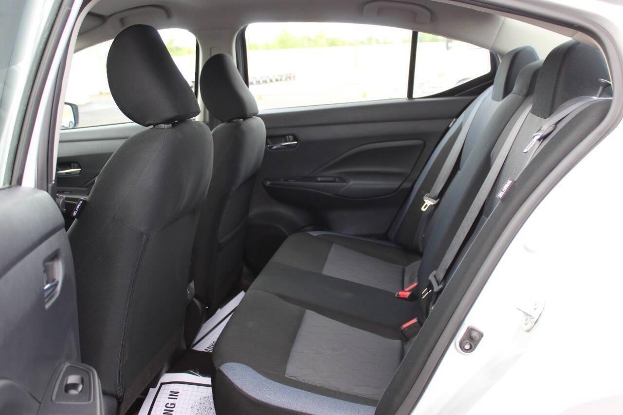 2025 Silver Nissan Versa SV (3N1CN8EV1SL) with an 1.6L I4 122hp 114ft. lbs. 1.6L I4 engine, CVT transmission, located at 4301 NW 39th , Oklahoma City, OK, 73112, (405) 949-5600, 35.512135, -97.598671 - NO DRIVERS LICENCE -NO FULL COVERAGE INSURANCE - NO CREDIT CHECK. COME ON OVER TO SUPERSPORTS, TAKE A LOOK AND TEST DRIVE. PLEASE GIVE US A CALL AT (405) 949-5600. NO LICENCIA DE CONDUCIR - NO SEGURO DE COBERTURA TOTAL - NO VERIFICACION DE CREDITO. VISITENOS EN SUPERSPORTS, MIRE NUESTRO - Photo#13