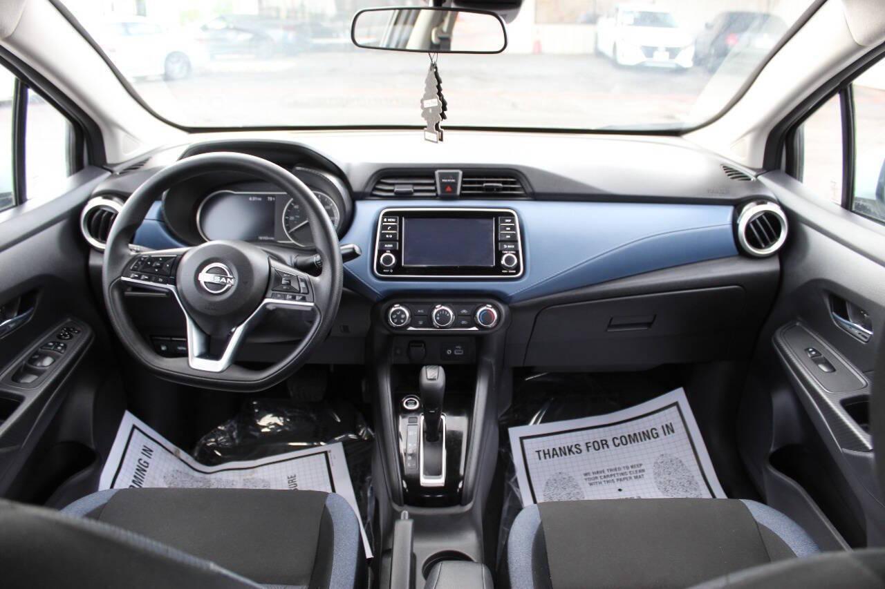 2025 Silver Nissan Versa SV (3N1CN8EV1SL) with an 1.6L I4 122hp 114ft. lbs. 1.6L I4 engine, CVT transmission, located at 4301 NW 39th , Oklahoma City, OK, 73112, (405) 949-5600, 35.512135, -97.598671 - NO DRIVERS LICENCE -NO FULL COVERAGE INSURANCE - NO CREDIT CHECK. COME ON OVER TO SUPERSPORTS, TAKE A LOOK AND TEST DRIVE. PLEASE GIVE US A CALL AT (405) 949-5600. NO LICENCIA DE CONDUCIR - NO SEGURO DE COBERTURA TOTAL - NO VERIFICACION DE CREDITO. VISITENOS EN SUPERSPORTS, MIRE NUESTRO - Photo#17