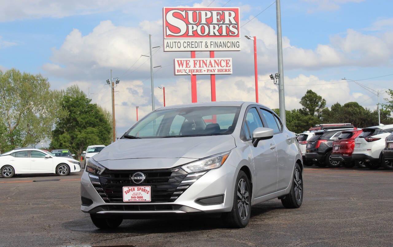 2025 Silver Nissan Versa SV (3N1CN8EV4SL) with an 1.6L I4 122hp 114ft. lbs. 1.6L I4 engine, CVT transmission, located at 4301 NW 39th , Oklahoma City, OK, 73112, (405) 949-5600, 35.512135, -97.598671 - NO DRIVERS LICENCE -NO FULL COVERAGE INSURANCE - NO CREDIT CHECK. COME ON OVER TO SUPERSPORTS, TAKE A LOOK AND TEST DRIVE. PLEASE GIVE US A CALL AT (405) 949-5600. NO LICENCIA DE CONDUCIR - NO SEGURO DE COBERTURA TOTAL - NO VERIFICACION DE CREDITO. VISITENOS EN SUPERSPORTS, MIRE NUESTRO - Photo#6