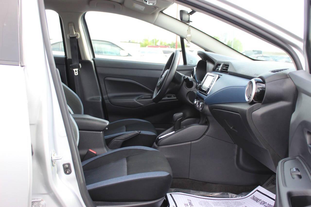 2025 Silver Nissan Versa SV (3N1CN8EV4SL) with an 1.6L I4 122hp 114ft. lbs. 1.6L I4 engine, CVT transmission, located at 4301 NW 39th , Oklahoma City, OK, 73112, (405) 949-5600, 35.512135, -97.598671 - NO DRIVERS LICENCE -NO FULL COVERAGE INSURANCE - NO CREDIT CHECK. COME ON OVER TO SUPERSPORTS, TAKE A LOOK AND TEST DRIVE. PLEASE GIVE US A CALL AT (405) 949-5600. NO LICENCIA DE CONDUCIR - NO SEGURO DE COBERTURA TOTAL - NO VERIFICACION DE CREDITO. VISITENOS EN SUPERSPORTS, MIRE NUESTRO - Photo#8