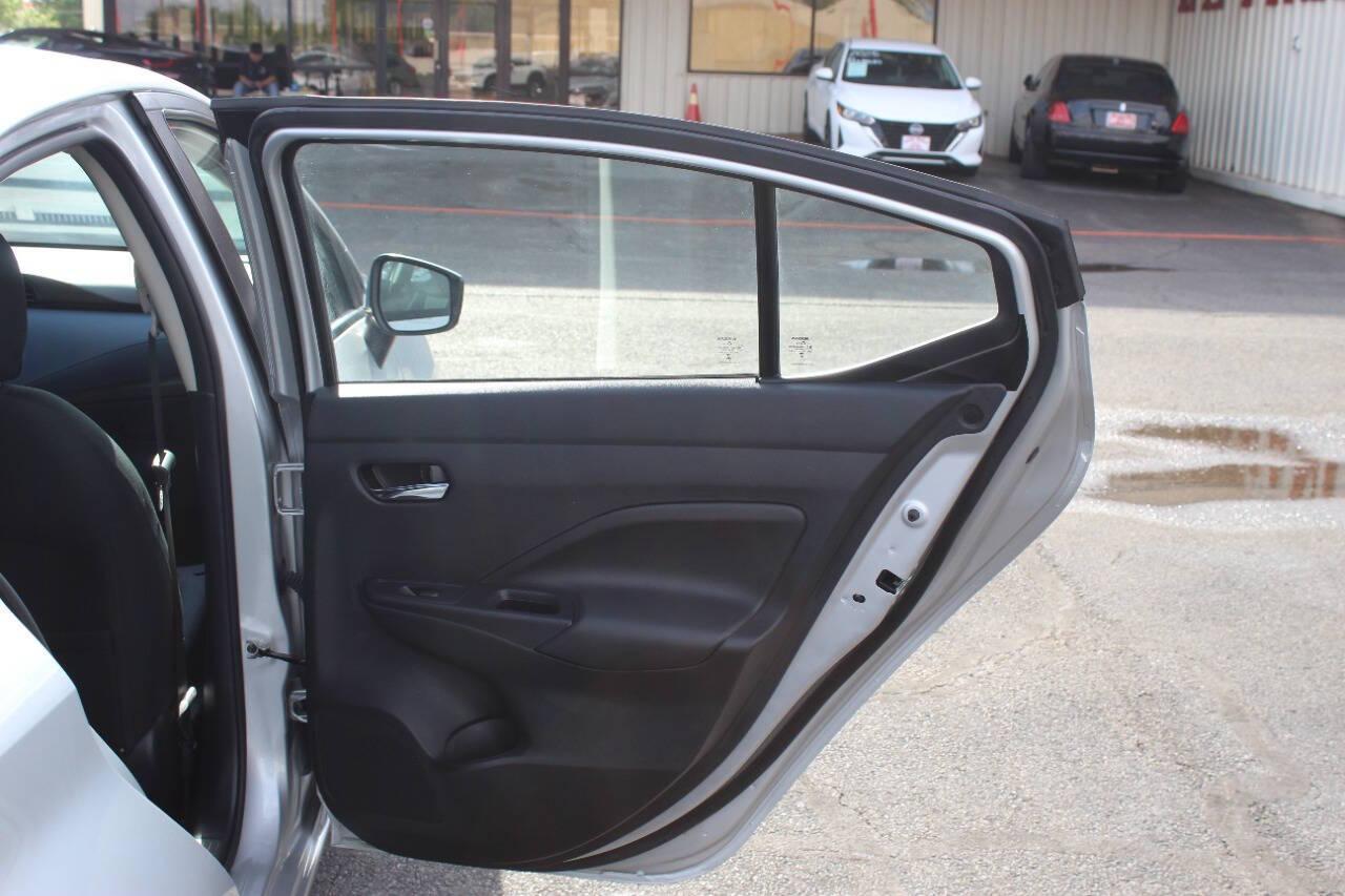 2025 Silver Nissan Versa SV (3N1CN8EV4SL) with an 1.6L I4 122hp 114ft. lbs. 1.6L I4 engine, CVT transmission, located at 4301 NW 39th , Oklahoma City, OK, 73112, (405) 949-5600, 35.512135, -97.598671 - NO DRIVERS LICENCE -NO FULL COVERAGE INSURANCE - NO CREDIT CHECK. COME ON OVER TO SUPERSPORTS, TAKE A LOOK AND TEST DRIVE. PLEASE GIVE US A CALL AT (405) 949-5600. NO LICENCIA DE CONDUCIR - NO SEGURO DE COBERTURA TOTAL - NO VERIFICACION DE CREDITO. VISITENOS EN SUPERSPORTS, MIRE NUESTRO - Photo#11
