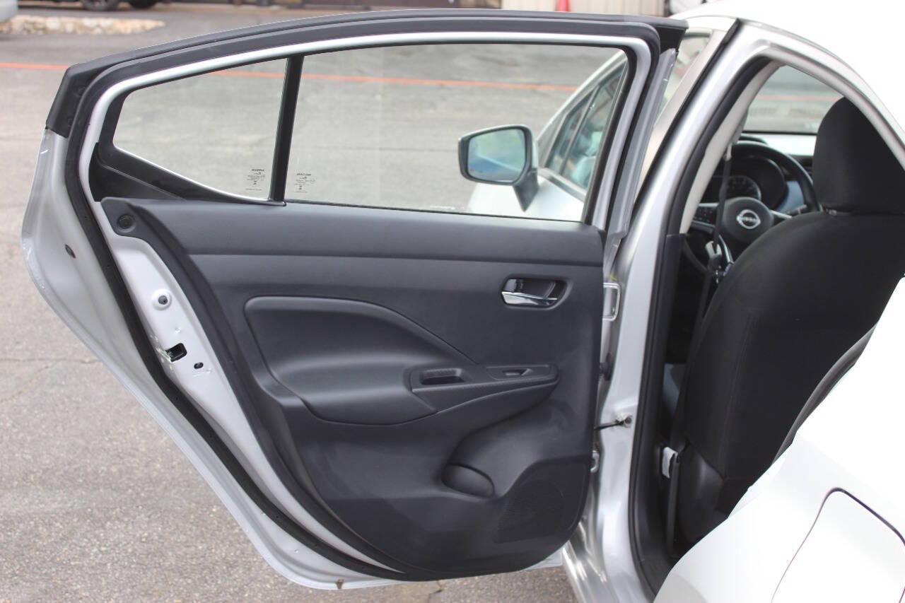 2025 Silver Nissan Versa SV (3N1CN8EV4SL) with an 1.6L I4 122hp 114ft. lbs. 1.6L I4 engine, CVT transmission, located at 4301 NW 39th , Oklahoma City, OK, 73112, (405) 949-5600, 35.512135, -97.598671 - NO DRIVERS LICENCE -NO FULL COVERAGE INSURANCE - NO CREDIT CHECK. COME ON OVER TO SUPERSPORTS, TAKE A LOOK AND TEST DRIVE. PLEASE GIVE US A CALL AT (405) 949-5600. NO LICENCIA DE CONDUCIR - NO SEGURO DE COBERTURA TOTAL - NO VERIFICACION DE CREDITO. VISITENOS EN SUPERSPORTS, MIRE NUESTRO - Photo#14