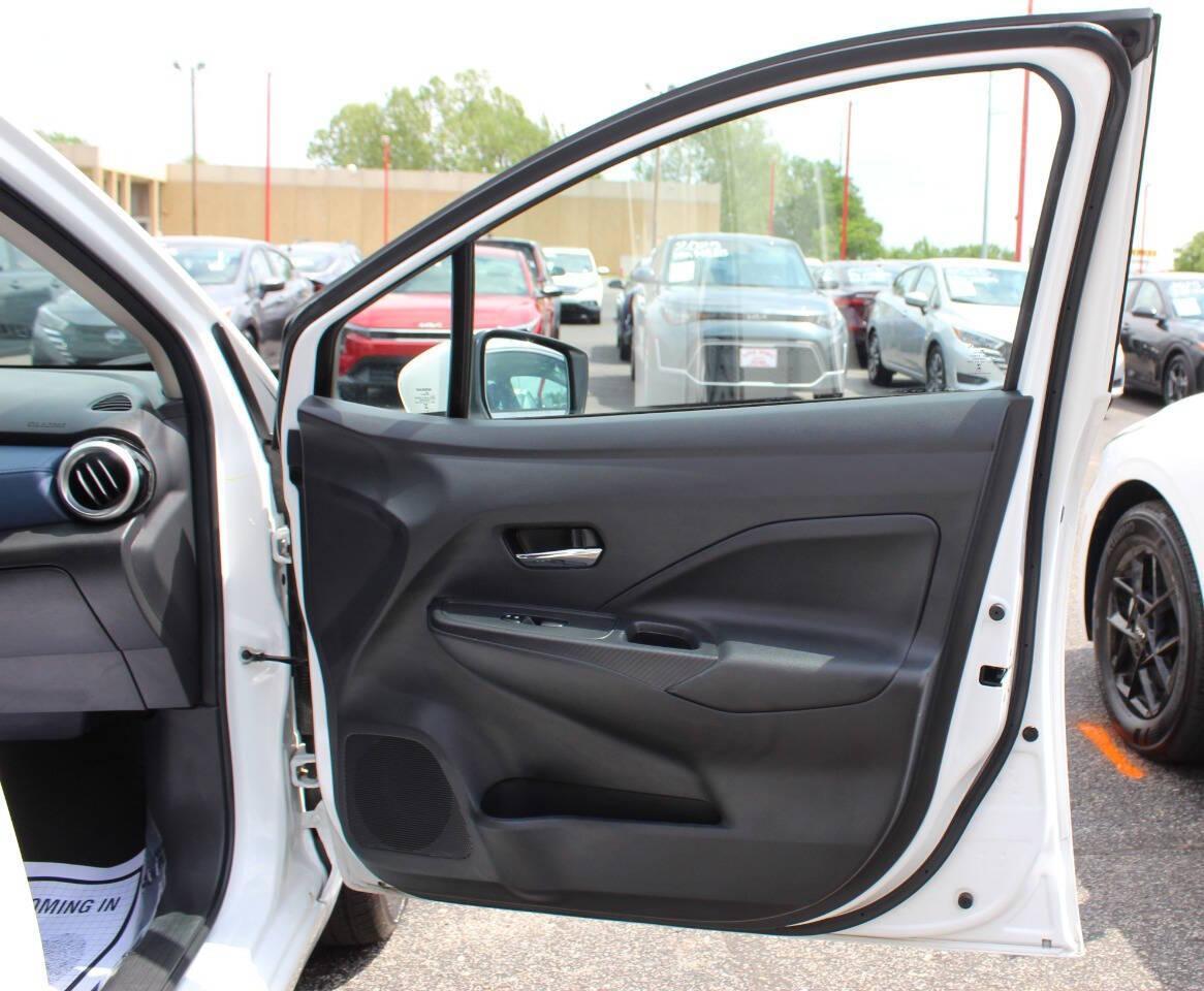 2025 White Nissan Versa SV (3N1CN8EV3SL) with an 1.6L I4 122hp 114ft. lbs. 1.6L I4 engine, CVT transmission, located at 4301 NW 39th , Oklahoma City, OK, 73112, (405) 949-5600, 35.512135, -97.598671 - NO DRIVERS LICENCE -NO FULL COVERAGE INSURANCE - NO CREDIT CHECK. COME ON OVER TO SUPERSPORTS, TAKE A LOOK AND TEST DRIVE. PLEASE GIVE US A CALL AT (405) 949-5600. NO LICENCIA DE CONDUCIR - NO SEGURO DE COBERTURA TOTAL - NO VERIFICACION DE CREDITO. VISITENOS EN SUPERSPORTS, MIRE NUESTRO - Photo#9