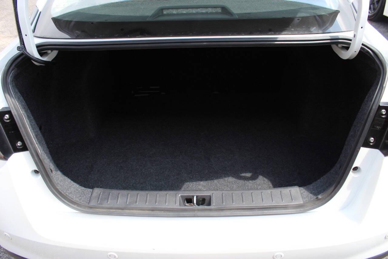 2025 White Nissan Versa SV (3N1CN8EV3SL) with an 1.6L I4 122hp 114ft. lbs. 1.6L I4 engine, CVT transmission, located at 4301 NW 39th , Oklahoma City, OK, 73112, (405) 949-5600, 35.512135, -97.598671 - NO DRIVERS LICENCE -NO FULL COVERAGE INSURANCE - NO CREDIT CHECK. COME ON OVER TO SUPERSPORTS, TAKE A LOOK AND TEST DRIVE. PLEASE GIVE US A CALL AT (405) 949-5600. NO LICENCIA DE CONDUCIR - NO SEGURO DE COBERTURA TOTAL - NO VERIFICACION DE CREDITO. VISITENOS EN SUPERSPORTS, MIRE NUESTRO - Photo#12
