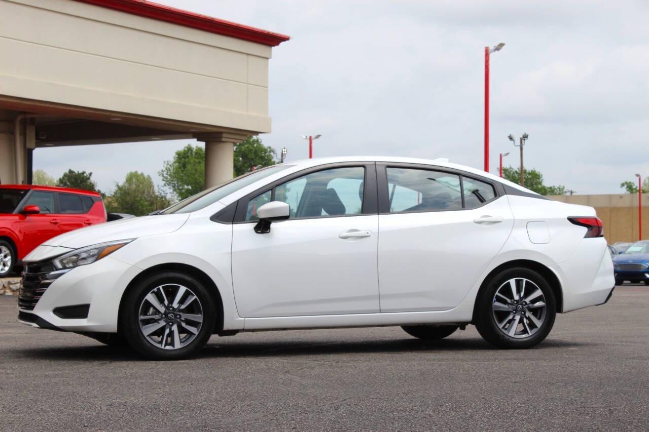 2025 White Nissan Versa SV (3N1CN8EV0SL) with an 1.6L I4 122hp 114ft. lbs. 1.6L I4 engine, CVT transmission, located at 4301 NW 39th , Oklahoma City, OK, 73112, (405) 949-5600, 35.512135, -97.598671 - NO DRIVERS LICENCE -NO FULL COVERAGE INSURANCE - NO CREDIT CHECK. COME ON OVER TO SUPERSPORTS, TAKE A LOOK AND TEST DRIVE. PLEASE GIVE US A CALL AT (405) 949-5600. NO LICENCIA DE CONDUCIR - NO SEGURO DE COBERTURA TOTAL - NO VERIFICACION DE CREDITO. VISITENOS EN SUPERSPORTS, MIRE NUESTRO - Photo#5