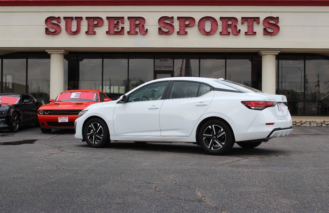 2025 White Nissan Sentra SV (3N1AB8CV6SY) with an 2.0L I4 149hp 146ft. lbs. 2.0L I4 engine, CVT transmission, located at 4301 NW 39th , Oklahoma City, OK, 73112, (405) 949-5600, 35.512135, -97.598671 - NO DRIVERS LICENCE -NO FULL COVERAGE INSURANCE - NO CREDIT CHECK. COME ON OVER TO SUPERSPORTS, TAKE A LOOK AND TEST DRIVE. PLEASE GIVE US A CALL AT (405) 949-5600. NO LICENCIA DE CONDUCIR - NO SEGURO DE COBERTURA TOTAL - NO VERIFICACION DE CREDITO. VISITENOS EN SUPERSPORTS, MIRE NUESTRO - Photo#4