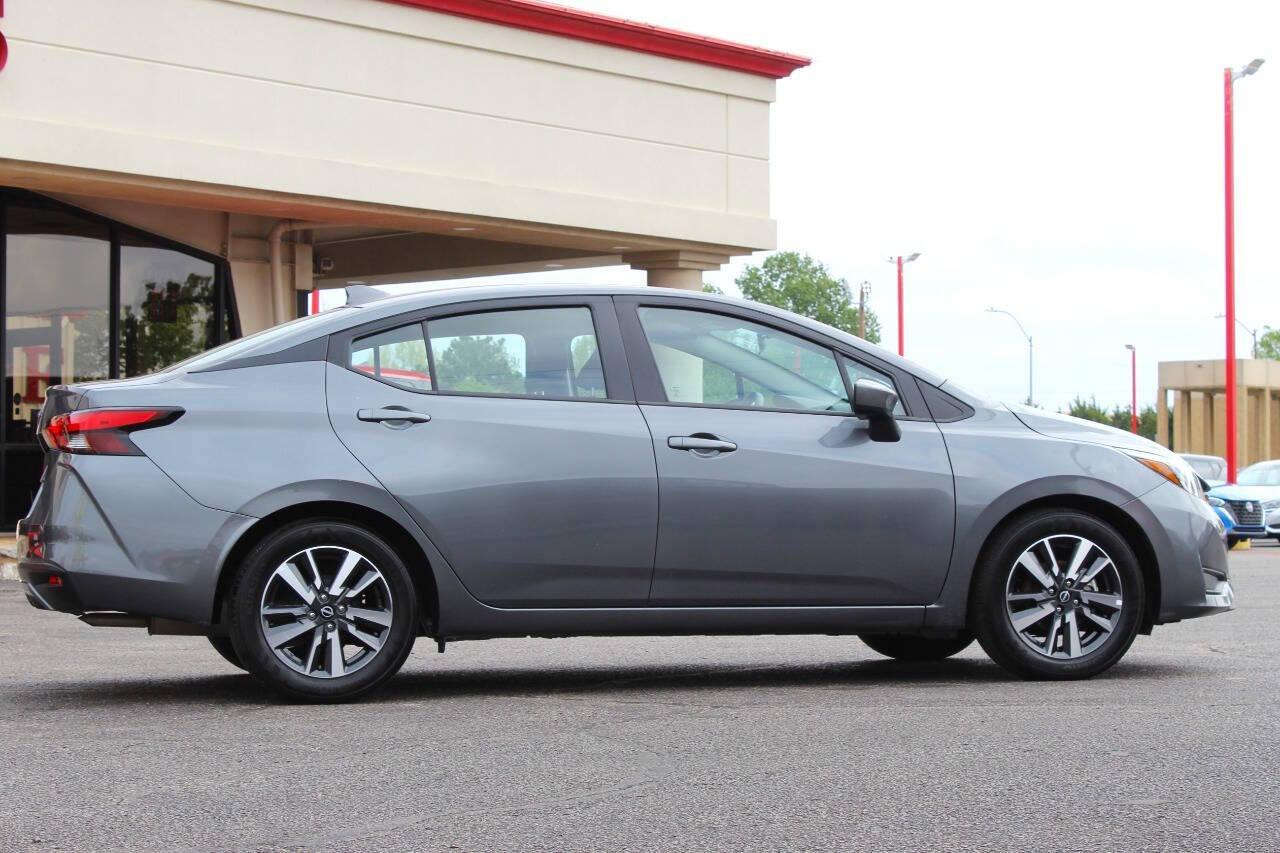 2025 Gray Nissan Versa SV (3N1CN8EV7SL) with an 1.6L I4 122hp 114ft. lbs. 1.6L I4 engine, CVT transmission, located at 4301 NW 39th , Oklahoma City, OK, 73112, (405) 949-5600, 35.512135, -97.598671 - NO DRIVERS LICENCE -NO FULL COVERAGE INSURANCE - NO CREDIT CHECK. COME ON OVER TO SUPERSPORTS, TAKE A LOOK AND TEST DRIVE. PLEASE GIVE US A CALL AT (405) 949-5600. NO LICENCIA DE CONDUCIR - NO SEGURO DE COBERTURA TOTAL - NO VERIFICACION DE CREDITO. VISITENOS EN SUPERSPORTS, MIRE NUESTRO - Photo#2