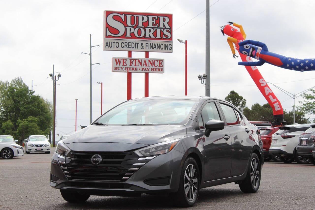 2025 Gray Nissan Versa SV (3N1CN8EV7SL) with an 1.6L I4 122hp 114ft. lbs. 1.6L I4 engine, CVT transmission, located at 4301 NW 39th , Oklahoma City, OK, 73112, (405) 949-5600, 35.512135, -97.598671 - NO DRIVERS LICENCE -NO FULL COVERAGE INSURANCE - NO CREDIT CHECK. COME ON OVER TO SUPERSPORTS, TAKE A LOOK AND TEST DRIVE. PLEASE GIVE US A CALL AT (405) 949-5600. NO LICENCIA DE CONDUCIR - NO SEGURO DE COBERTURA TOTAL - NO VERIFICACION DE CREDITO. VISITENOS EN SUPERSPORTS, MIRE NUESTRO - Photo#6