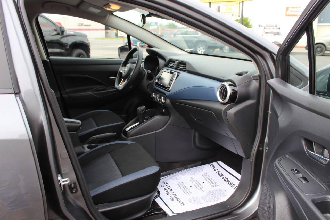 2025 Gray Nissan Versa SV (3N1CN8EV7SL) with an 1.6L I4 122hp 114ft. lbs. 1.6L I4 engine, CVT transmission, located at 4301 NW 39th , Oklahoma City, OK, 73112, (405) 949-5600, 35.512135, -97.598671 - NO DRIVERS LICENCE -NO FULL COVERAGE INSURANCE - NO CREDIT CHECK. COME ON OVER TO SUPERSPORTS, TAKE A LOOK AND TEST DRIVE. PLEASE GIVE US A CALL AT (405) 949-5600. NO LICENCIA DE CONDUCIR - NO SEGURO DE COBERTURA TOTAL - NO VERIFICACION DE CREDITO. VISITENOS EN SUPERSPORTS, MIRE NUESTRO - Photo#8